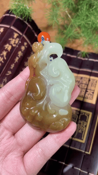 723737 和田玉糖白如意猴