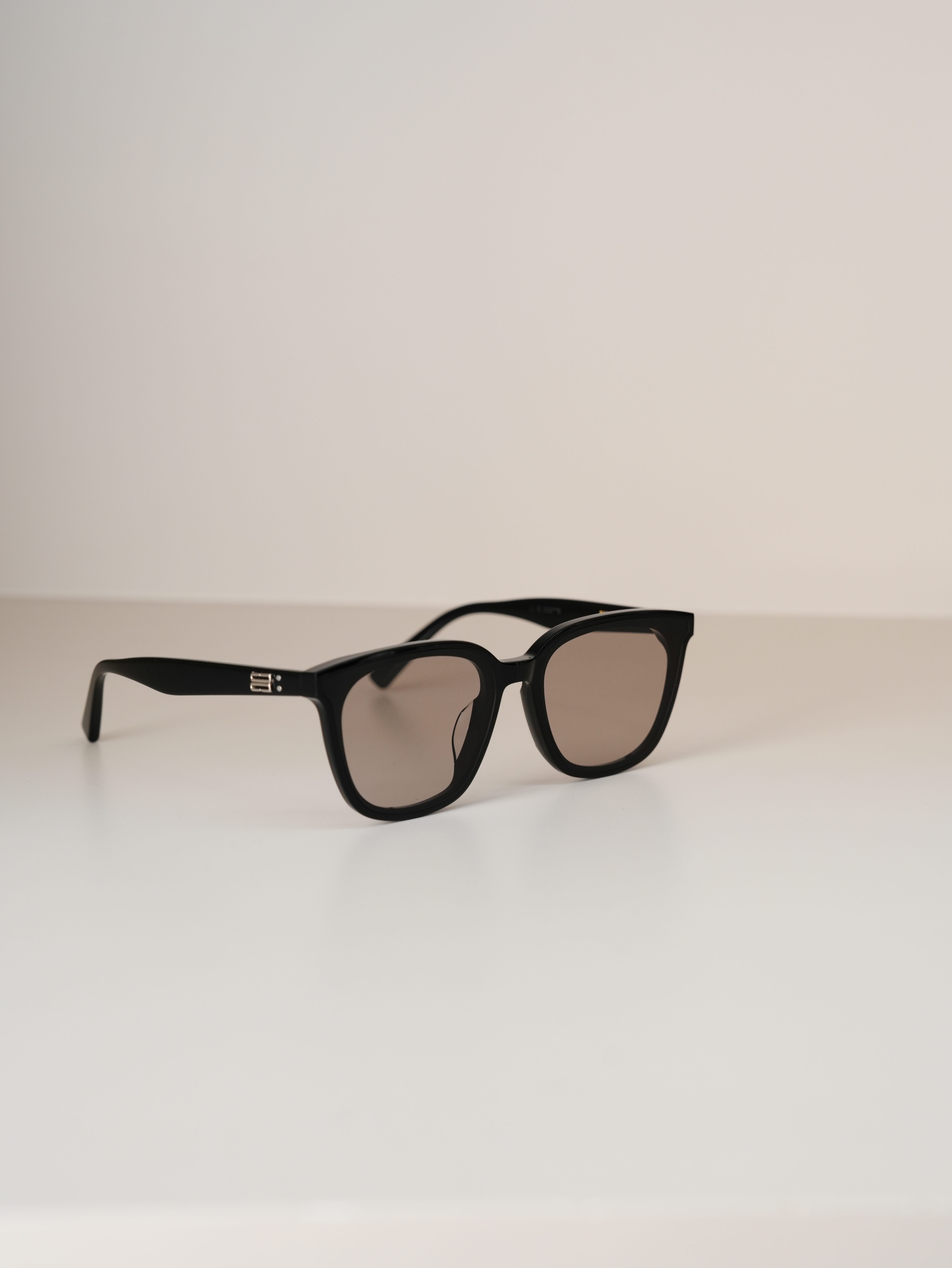 Gentle monster 黑色方框棕色鏡片墨鏡