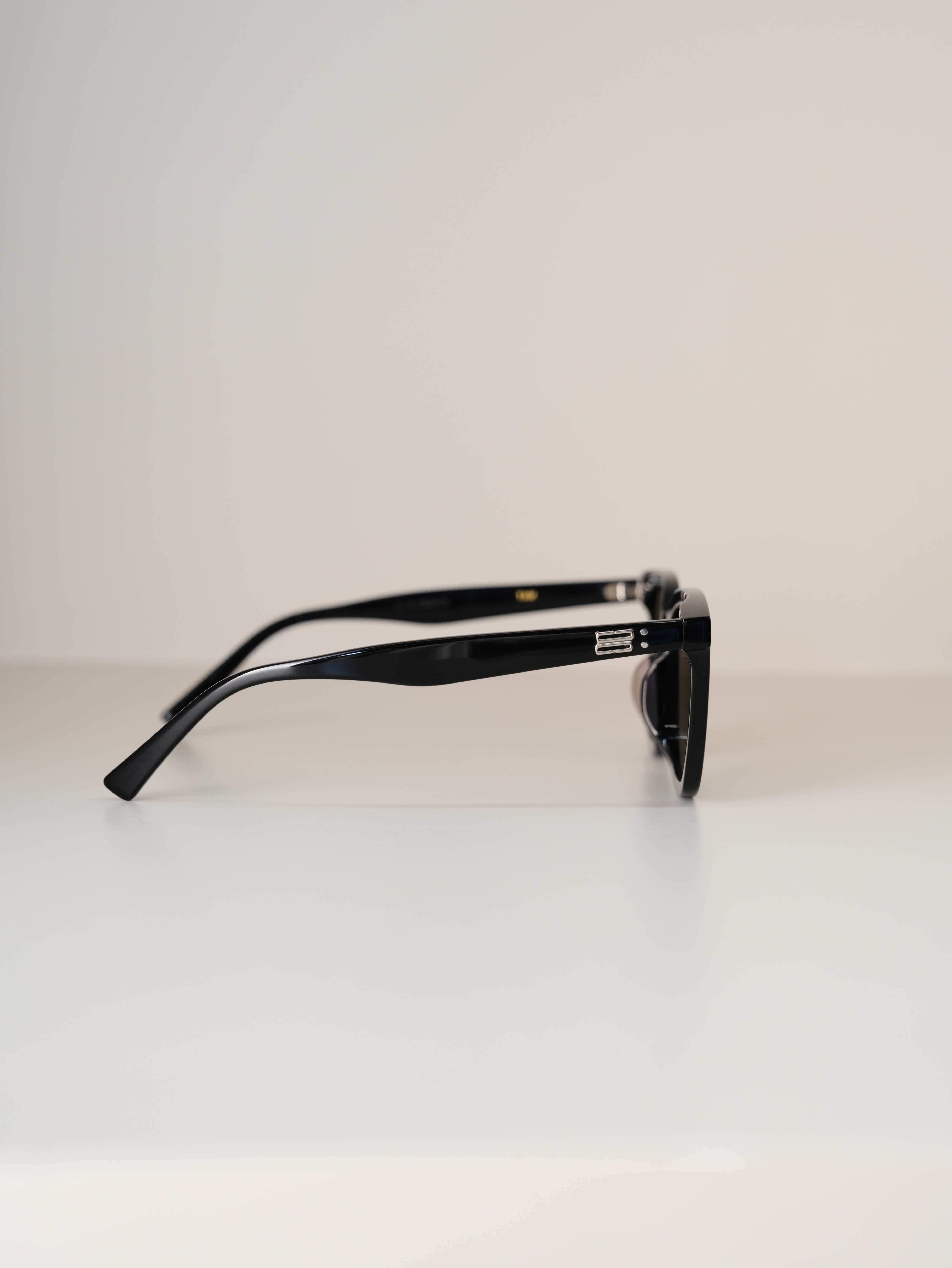 Gentle monster 黑色方框棕色鏡片墨鏡