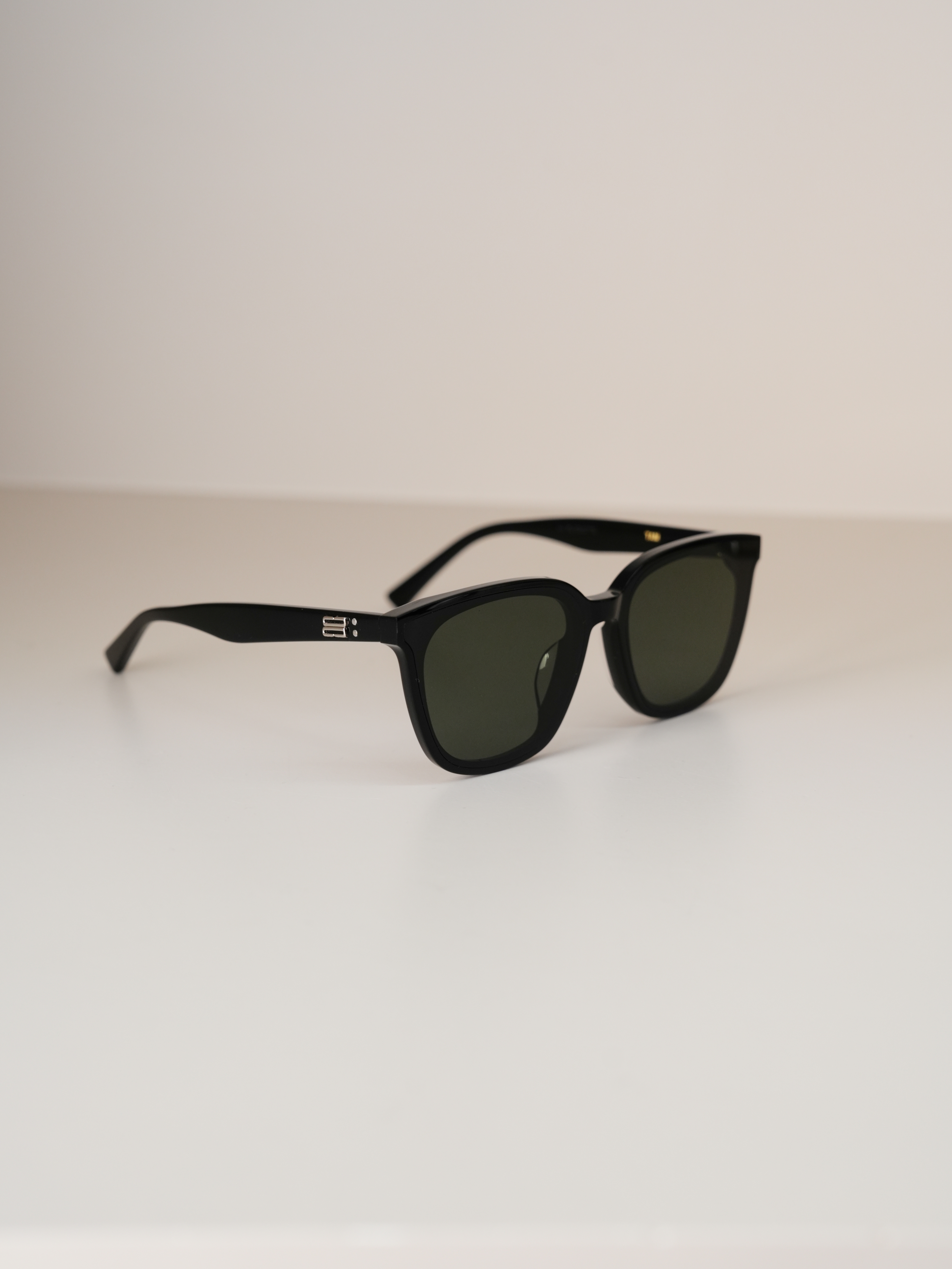 Gentle monster 黑色方框深綠色鏡片墨鏡