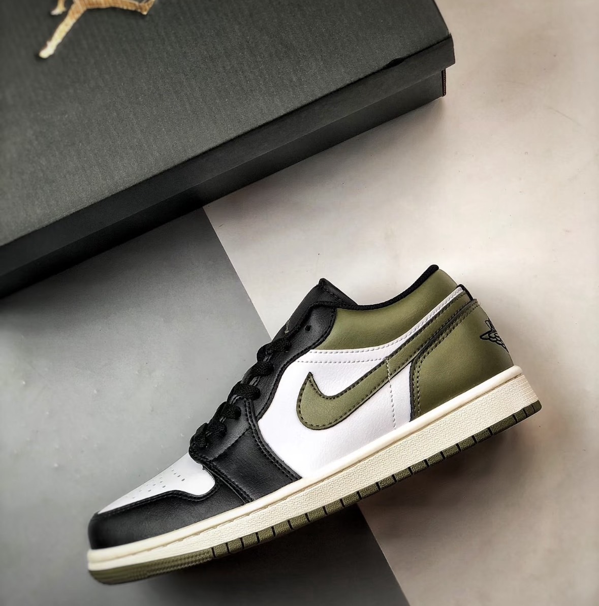 NIKE 休閒鞋 AIR JORDAN 1 LOW 白黑 橄欖綠 AJ1 男 553558-092