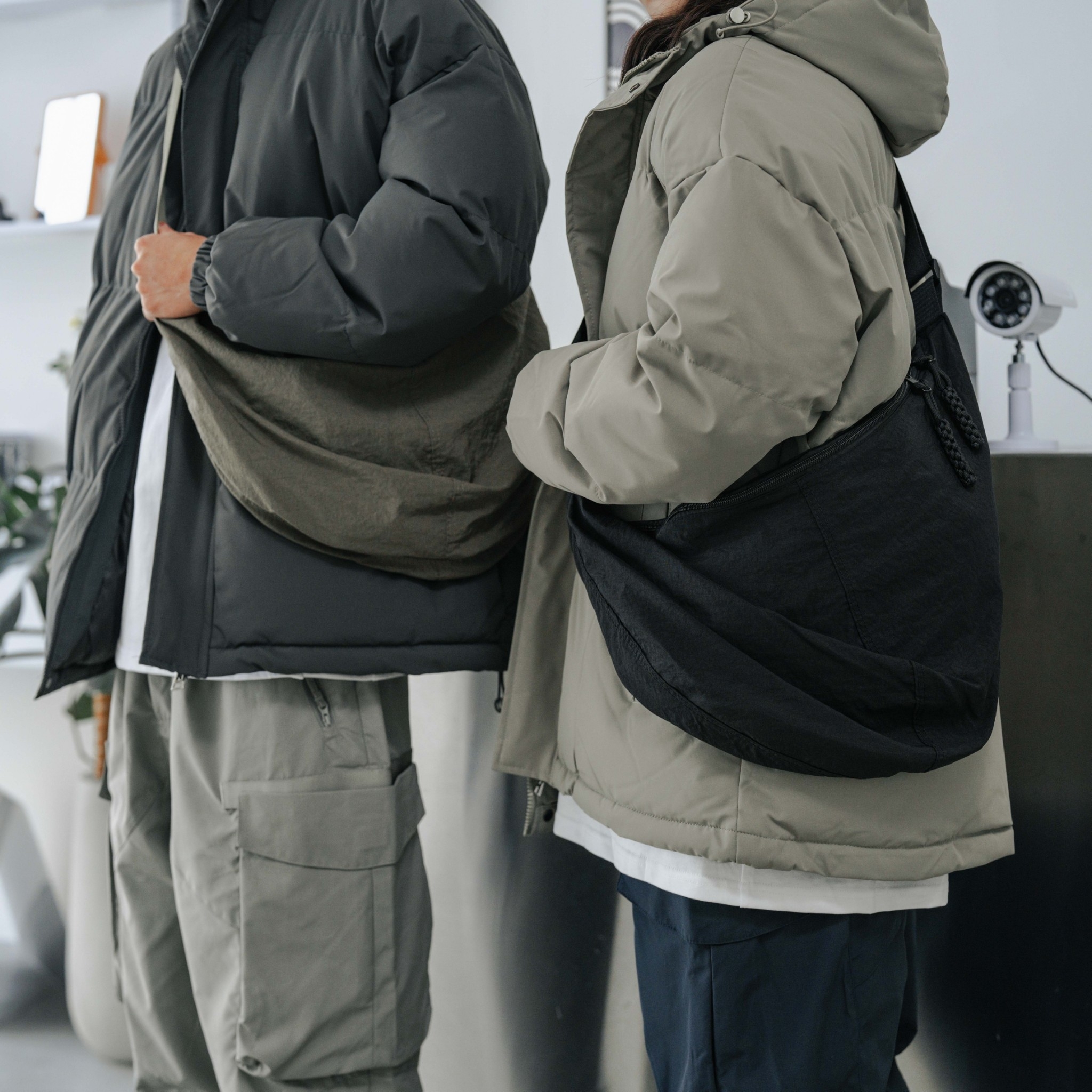 #預購 SBG 防潑水 大容量 側背包 半月包 80649 兩色