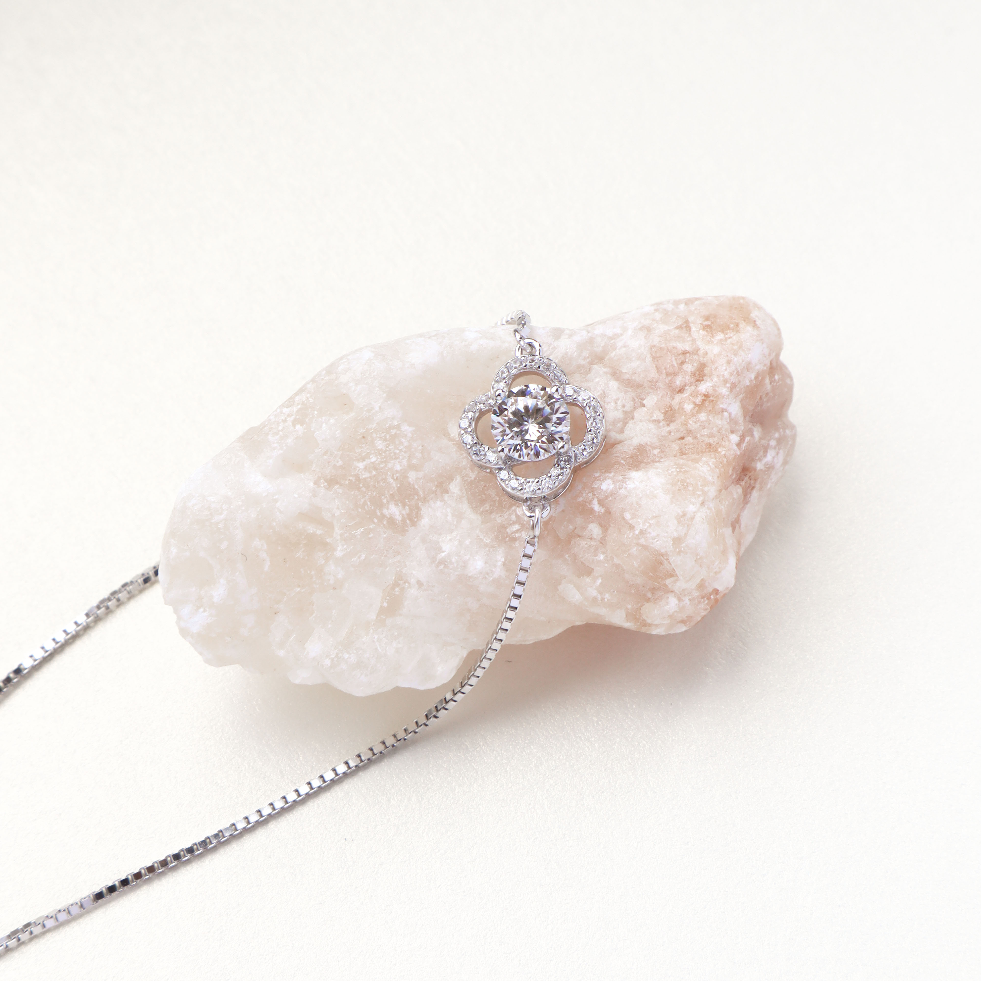 Silver/拉繩小花莫桑鑽手鍊