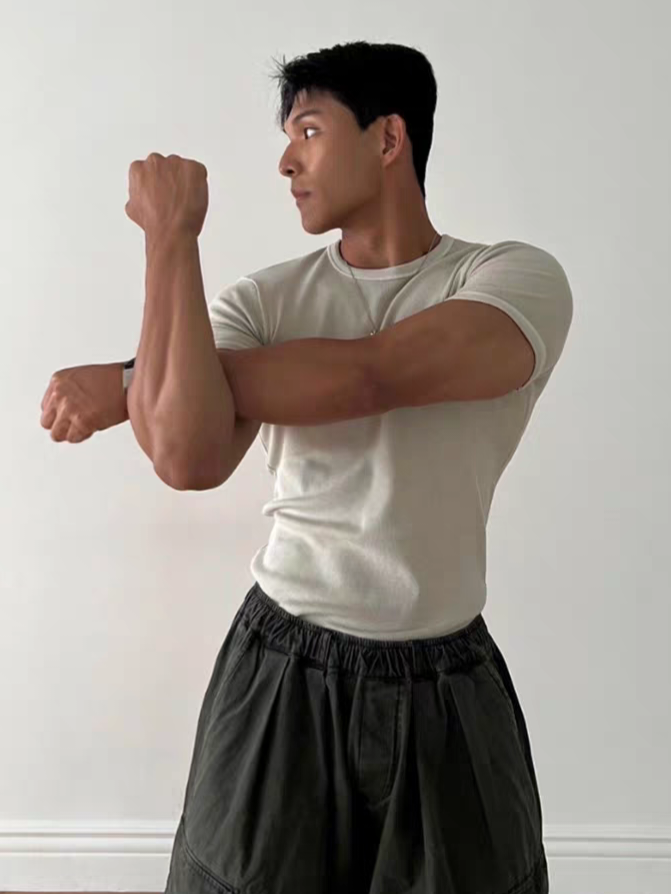 (韓國獨家特價)肌肉貼合顏料短袖T恤