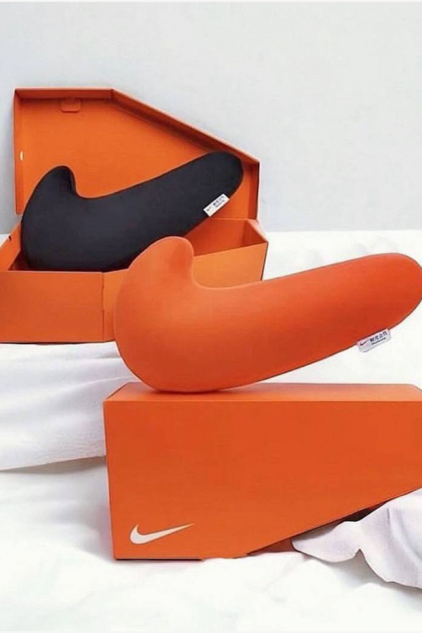 NIKE勾勾抱枕