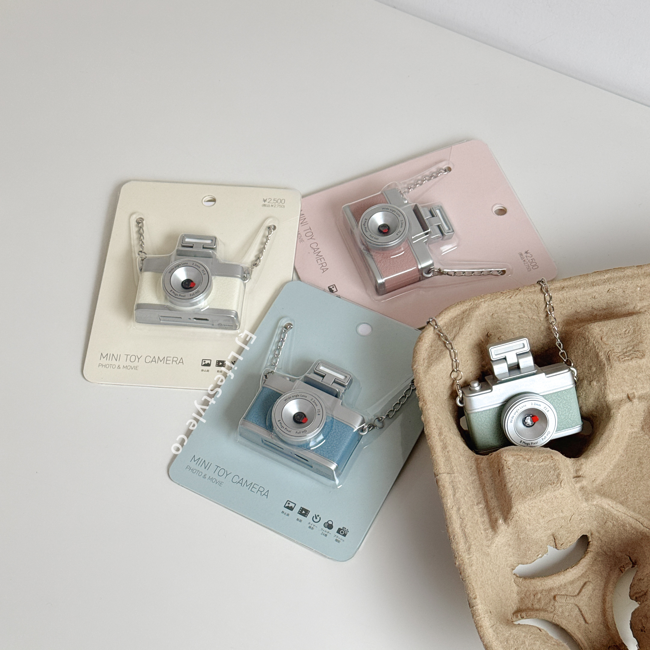 🇯🇵 3 COINS MINI TOY CAMERA 復古迷你相機 4色 小物 吊飾 象牙 綠色 藍色 粉紅 / 現貨