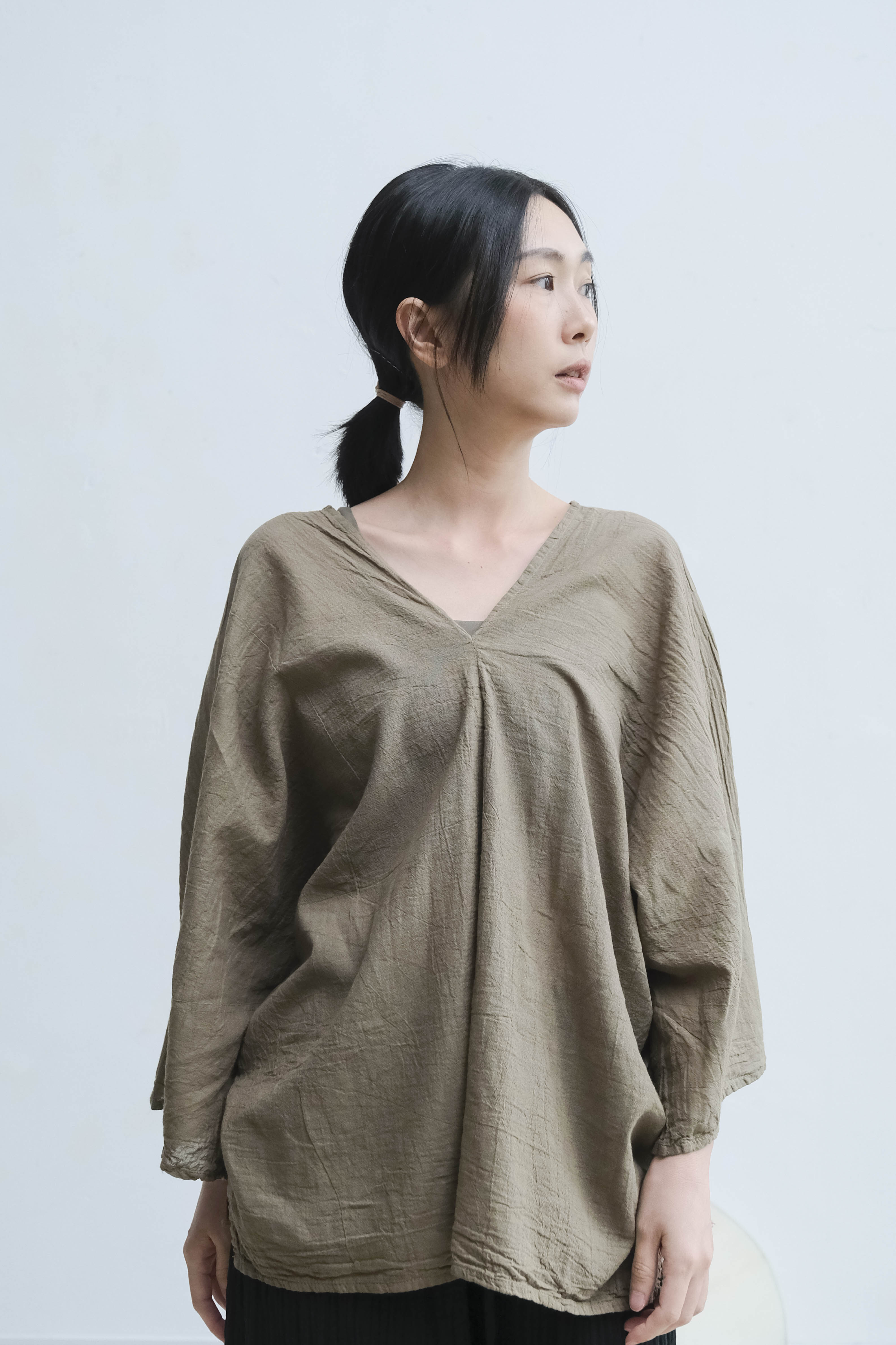 前後V領側綁帶上衣 / 慕斯布 茶褐