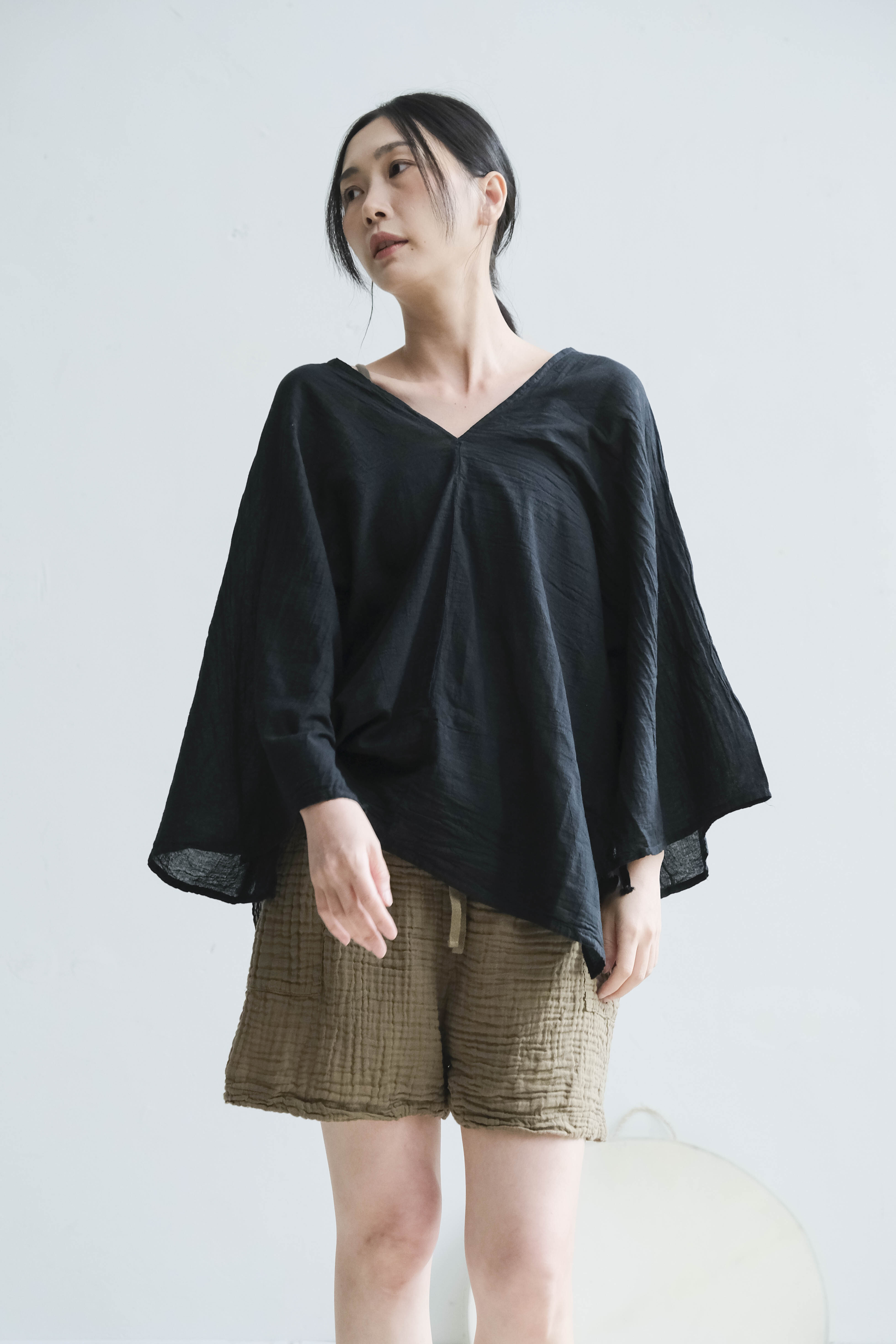 前後V領側綁帶上衣 / 慕斯布 黑