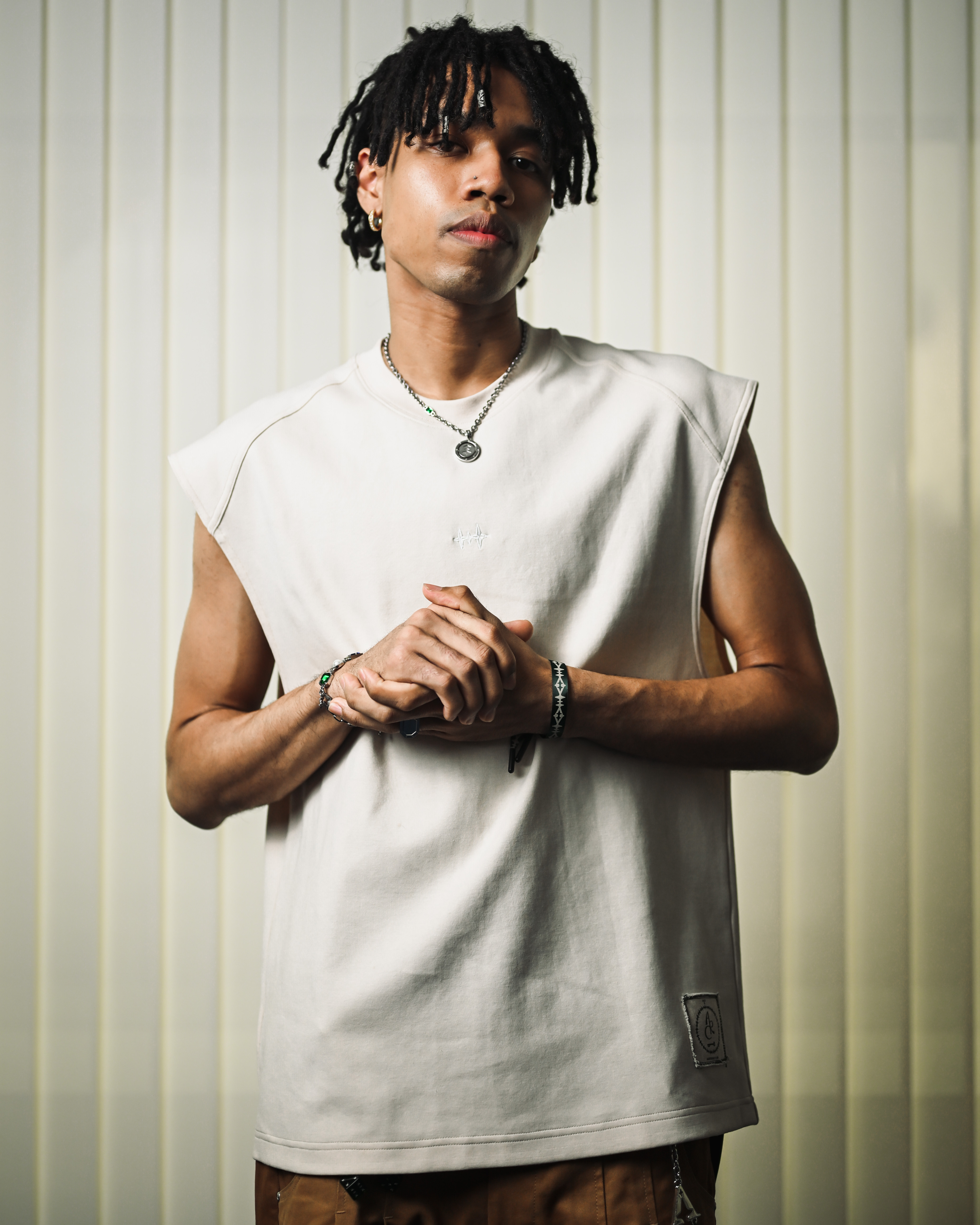 ARC SLEEVELESS T-SHIRT - GREY