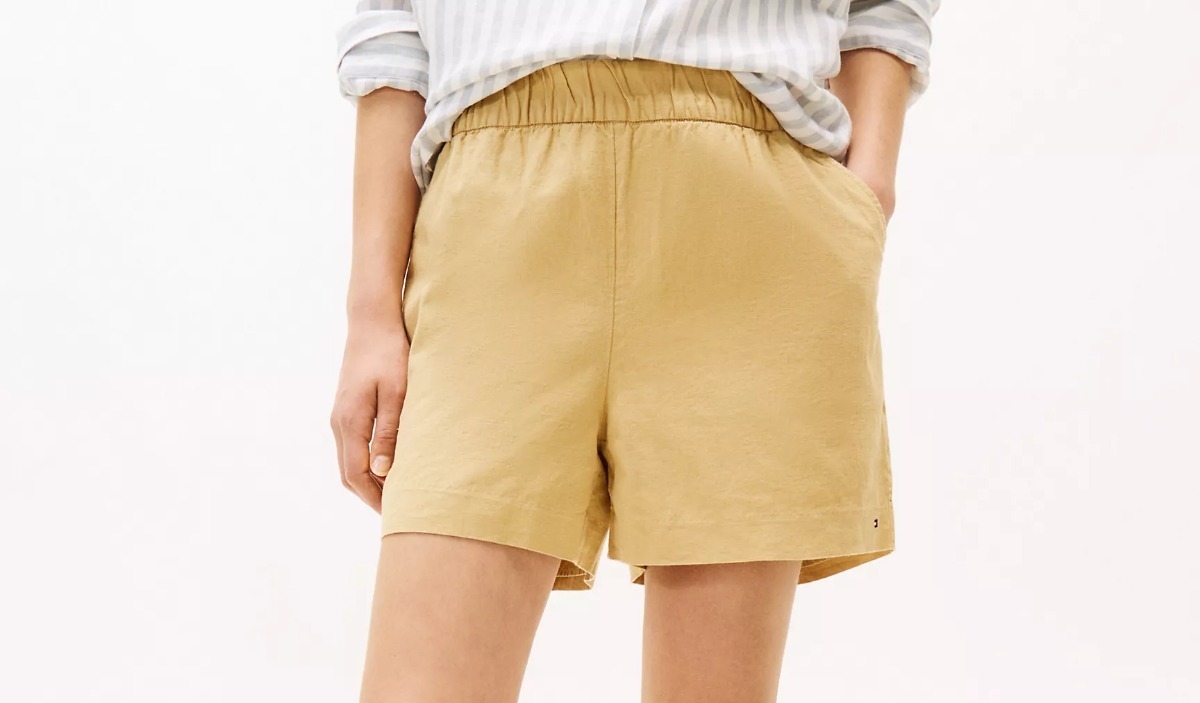 [S] TOMMY HILFIGER MUSTARD COTTON LINEN BLEND PULL ON SHORTS, XW04689-251 (STH1402)