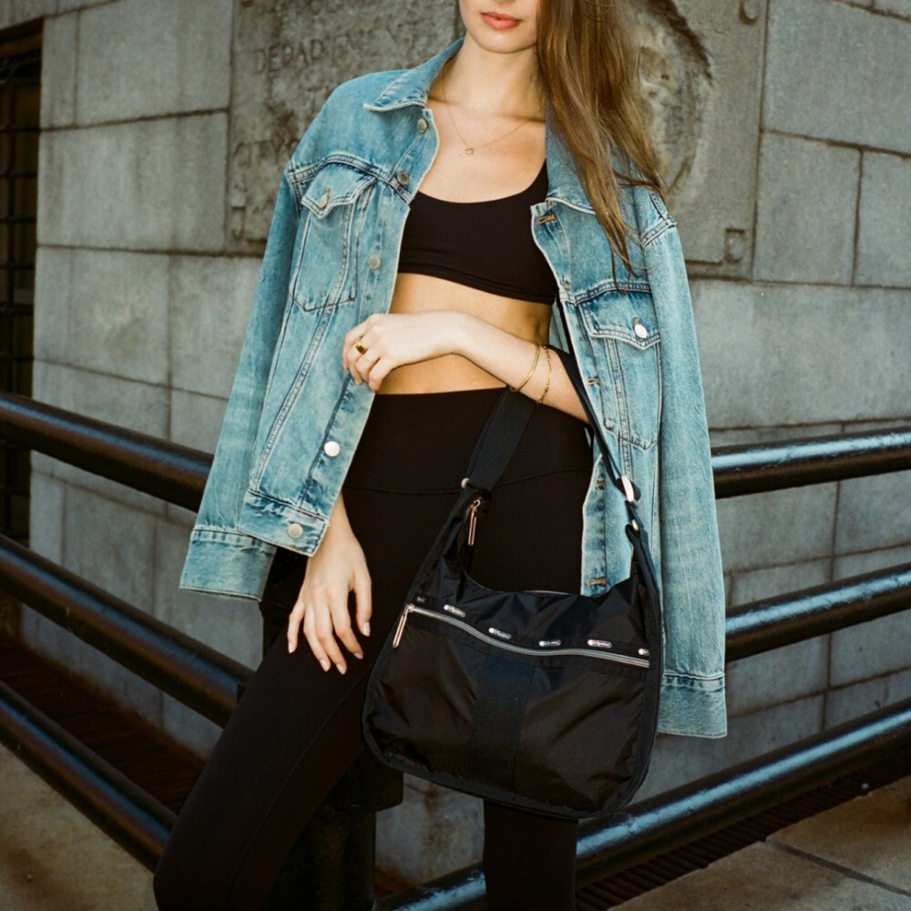 ESSENTIAL 中型肩背包 (BLACK C)