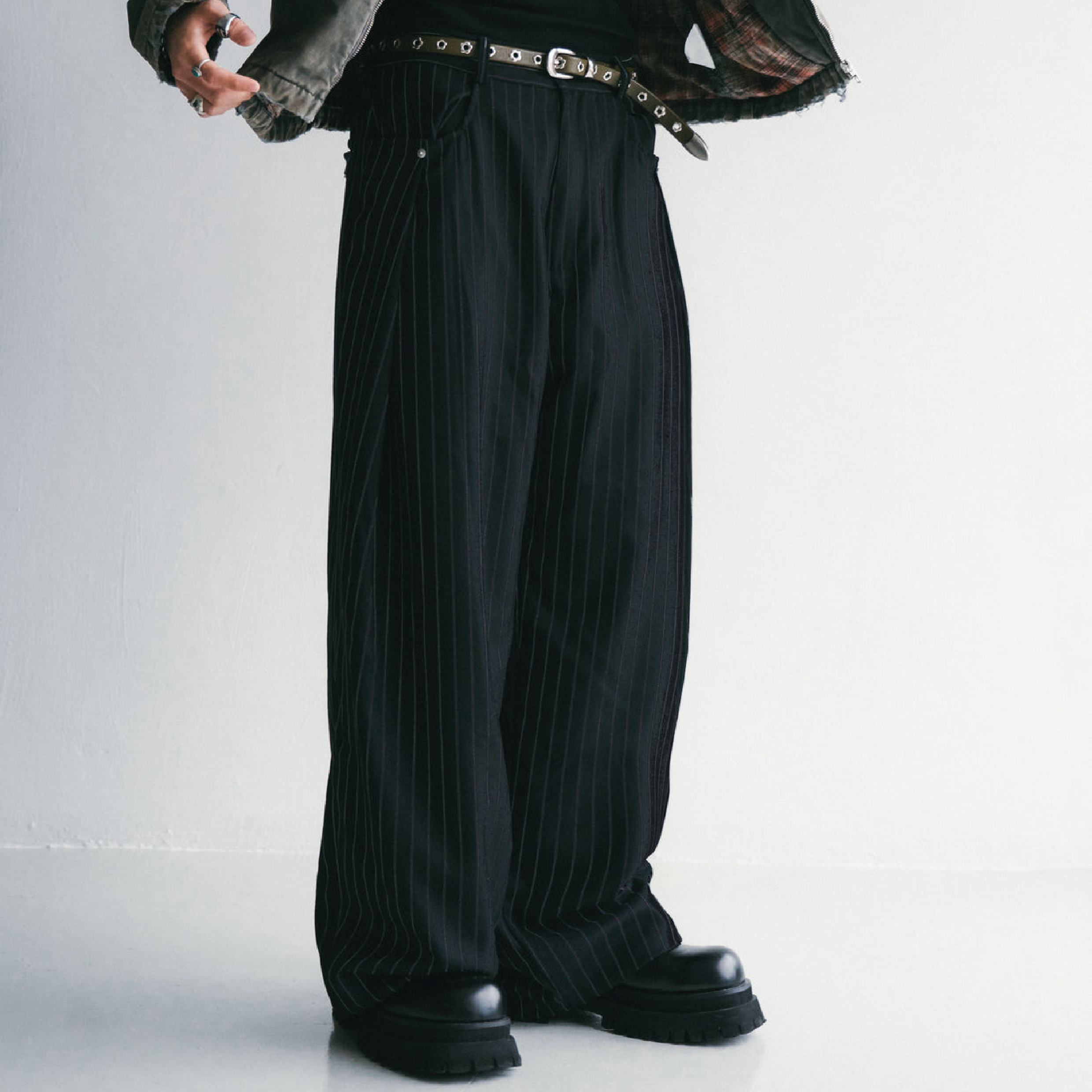 SENSE Pleated Dark Stripe Wide Pants [M25-11]