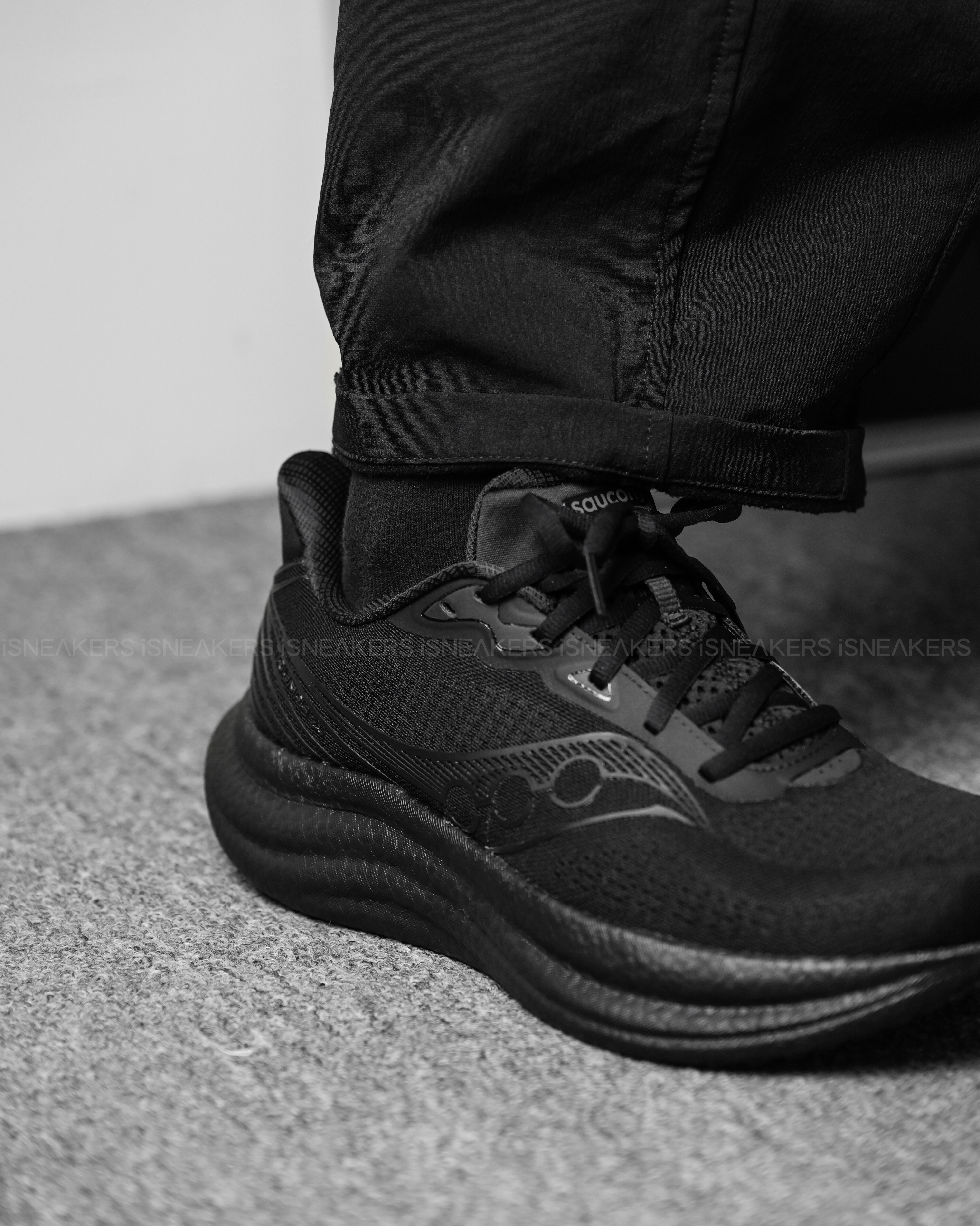 iSNEAKERS｜Saucony Triumph 23 "Triple Black" 純黑 S21023-201
