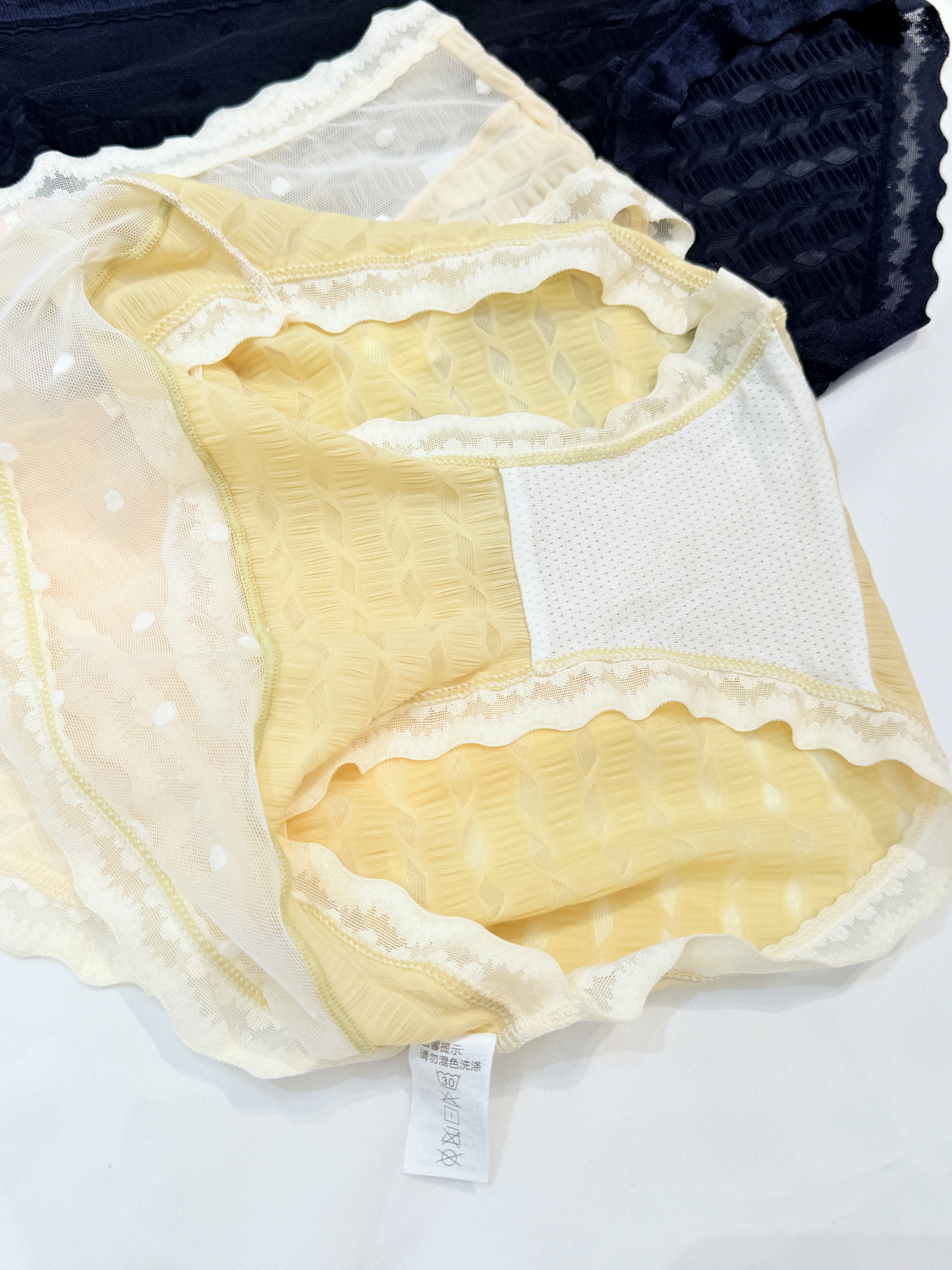 『3入組A組黑/黃/粉M號』半透紗點點內褲