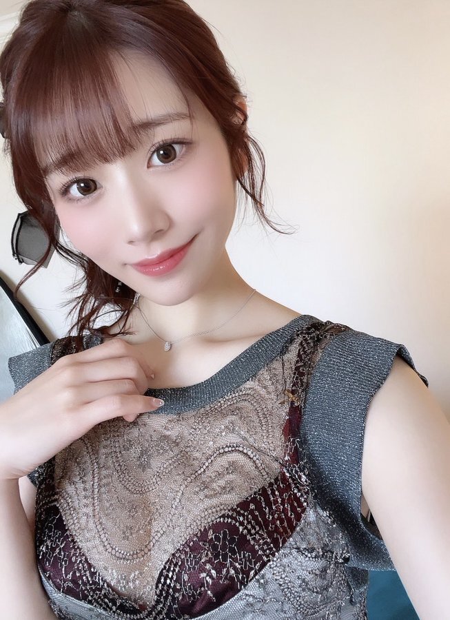 河北彩伽 - 低胸針織服飾