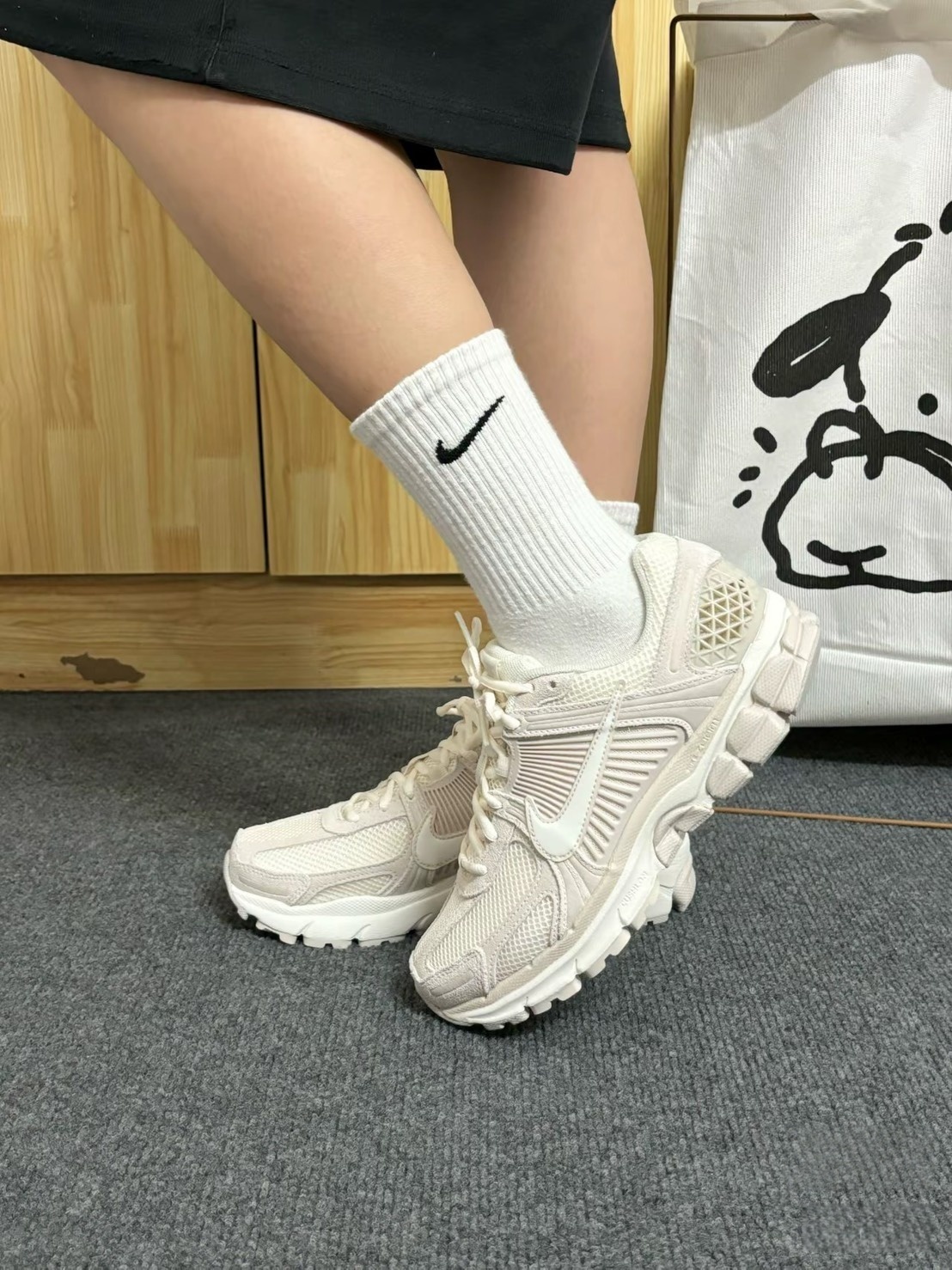 NIKE ZOOM VOMERO 5 奶茶杏色 男款 HF1553-100