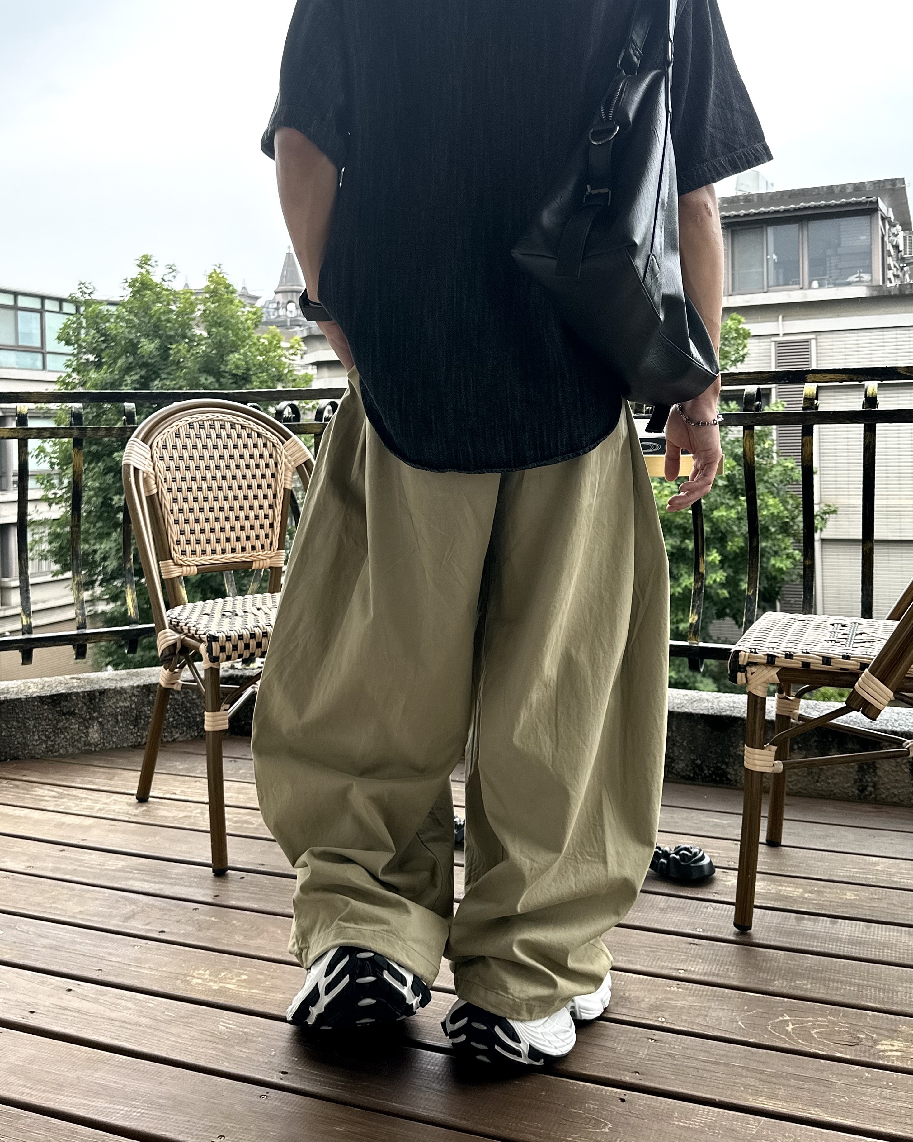 𝐇·𝐓·𝐒 韓國 西岸路線 彎刀設計 立體 打褶 素面 輕挺 寬版 工作 長褲