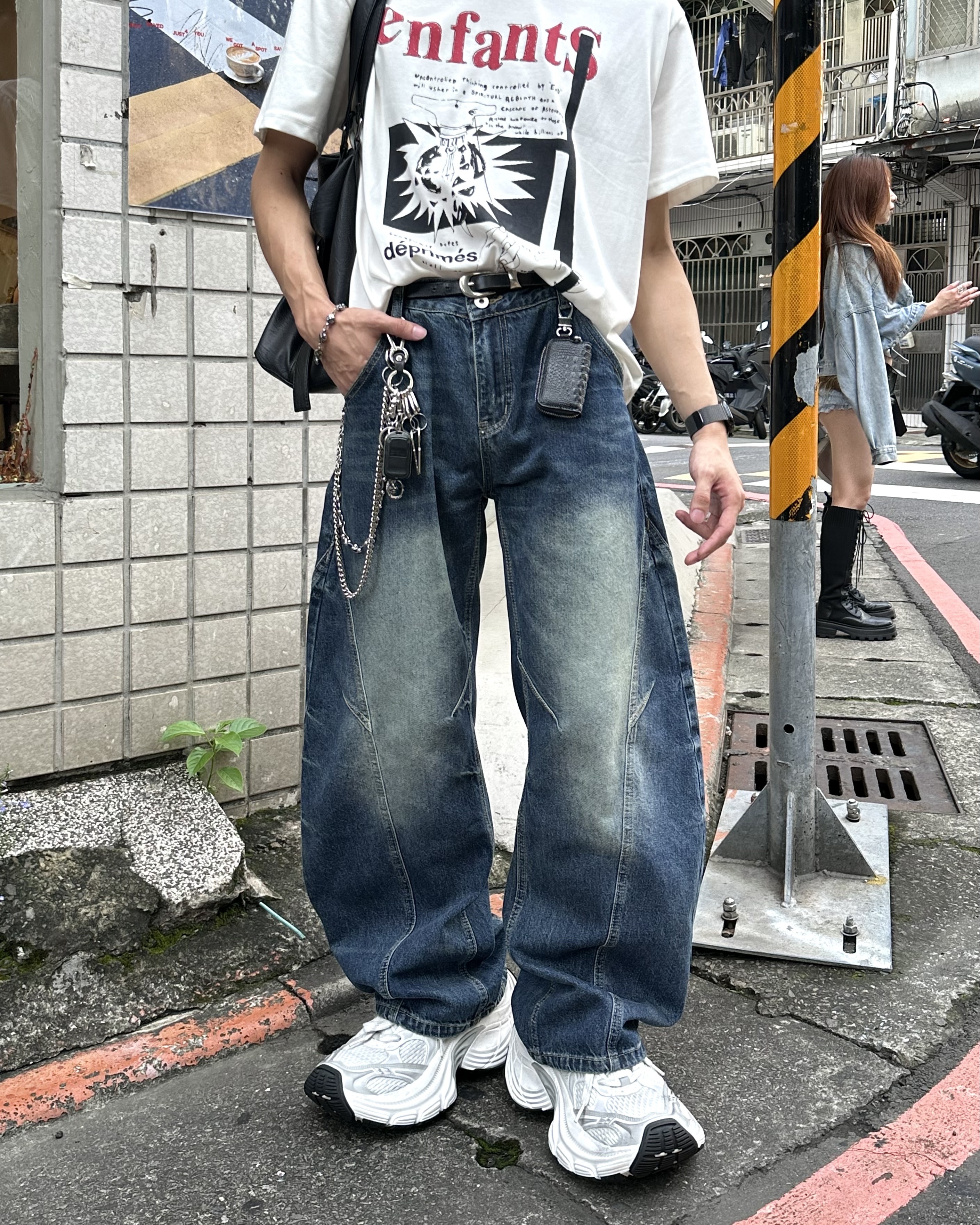 𝐇·𝐓·𝐒 韓國 微彎刀 裂紋設計 刷白 斑駁 復古水洗 廓形 牛仔 長褲