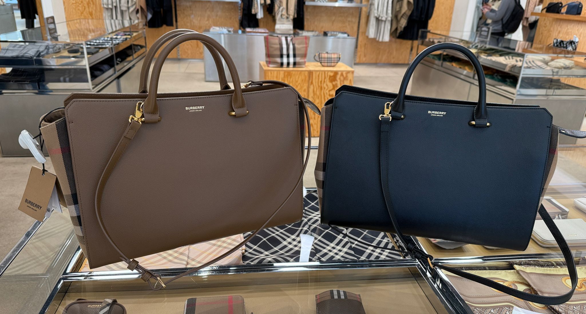 Burberry Banwell top handle Large bag 3 color