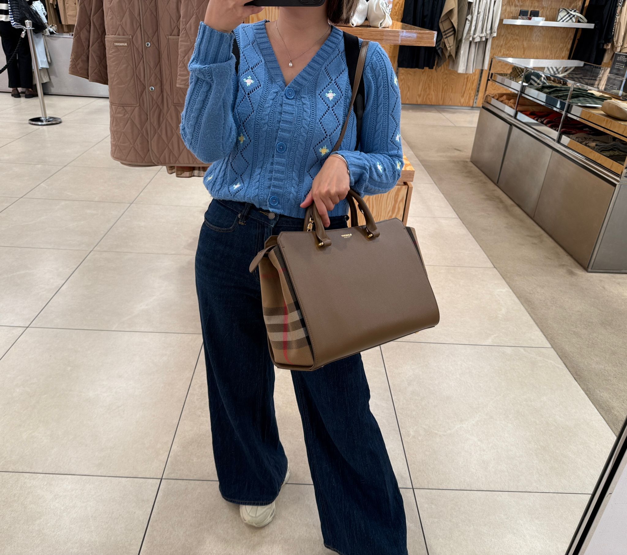 Burberry Banwell top handle Large bag 3 color