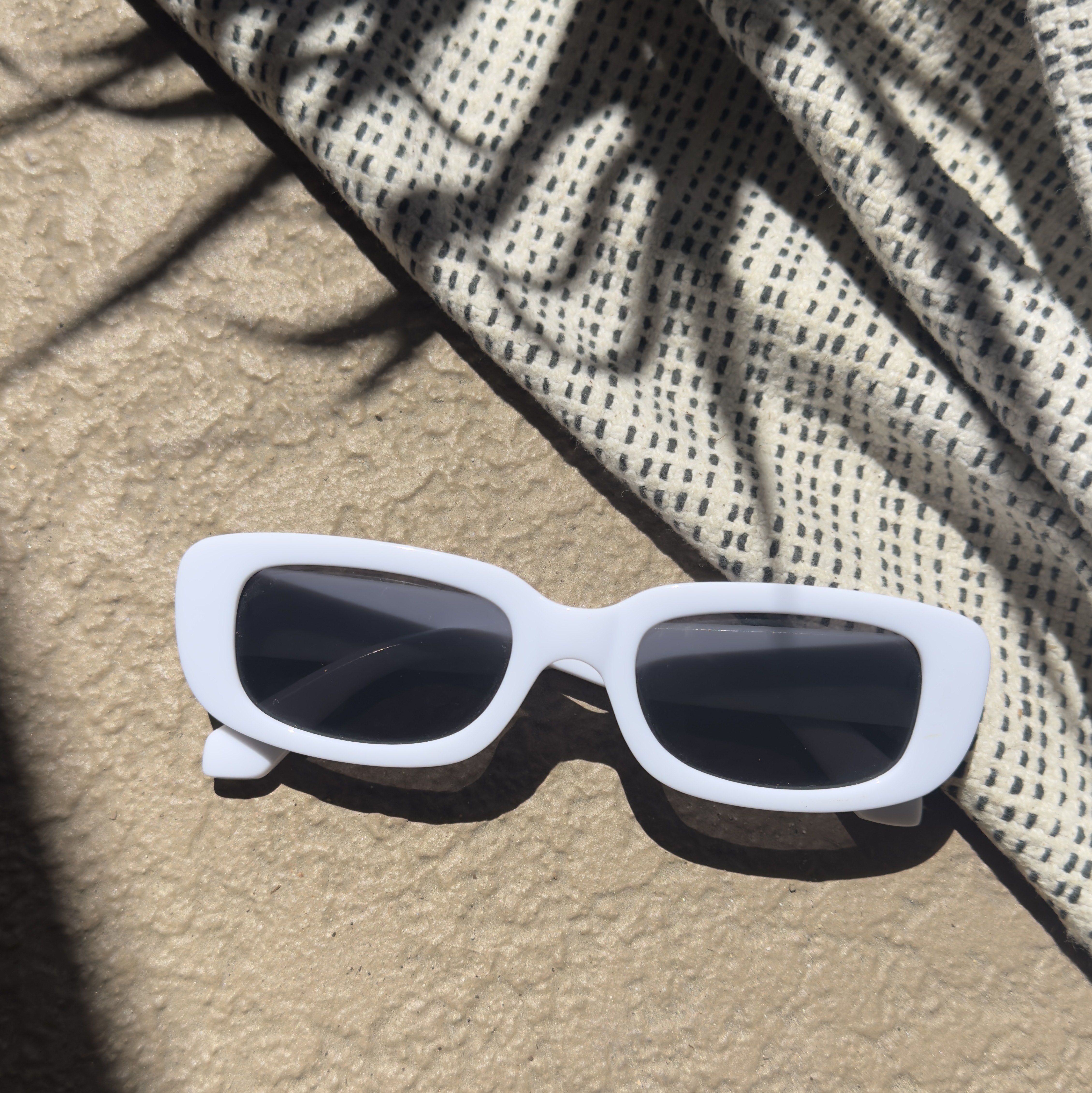 奶白☁️小方框墨鏡