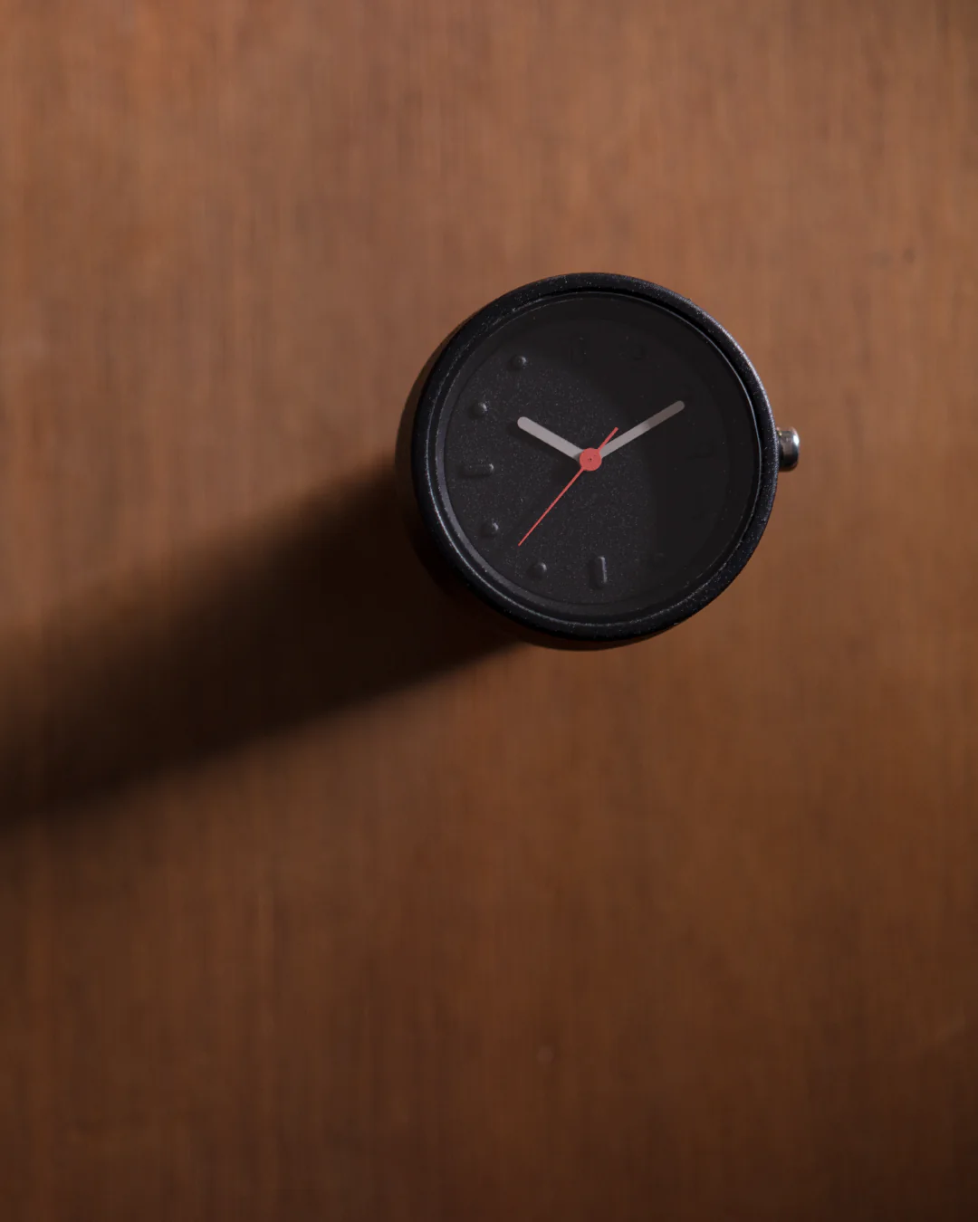 no.30-立刻-桌鐘,2013年開始國際設計師合作,決心傳續兩代的鑄鋅工藝。