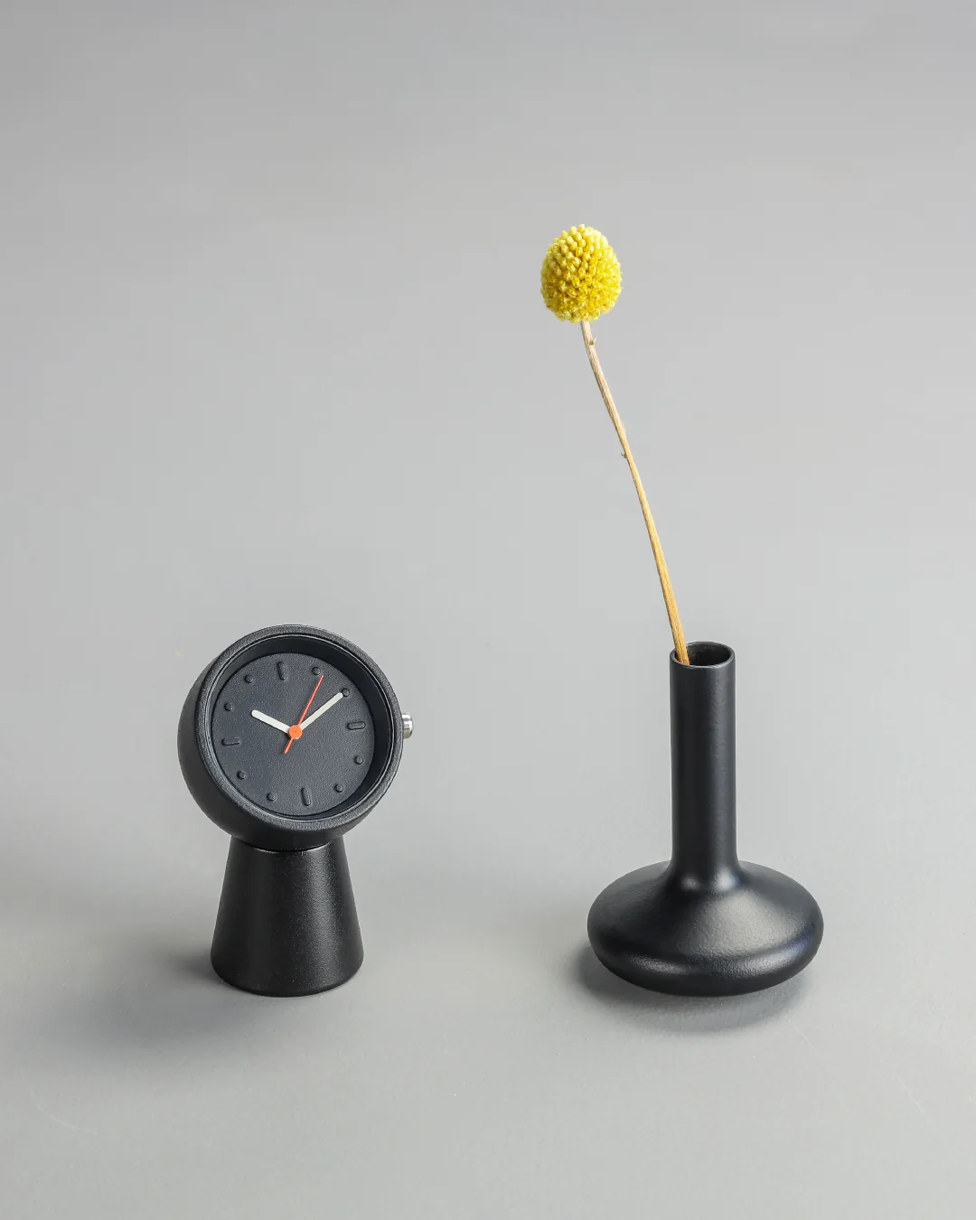 no.30-立刻-桌鐘,搭配同品牌的平安_迷你花瓶,質感滿分。