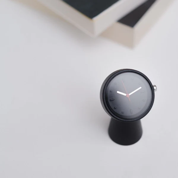 no.30-立刻-桌鐘,底座可與鐘頭調整擺放角度。