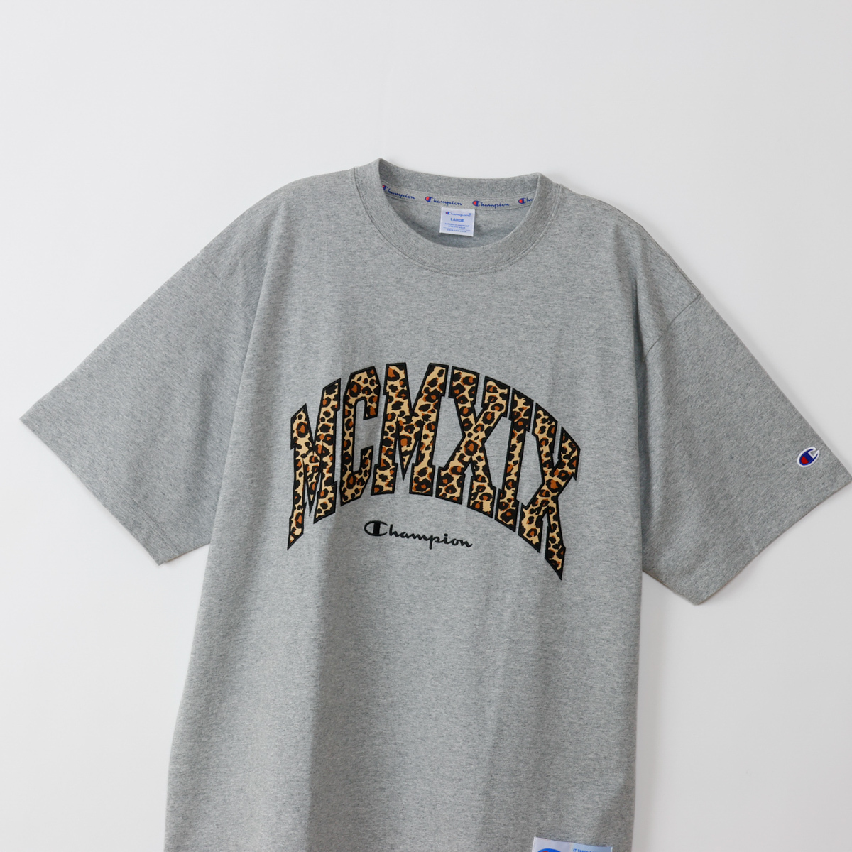 男款- ACTION STYLE 寬版豹紋貼布短袖TEE-灰色（C3-C305-070）