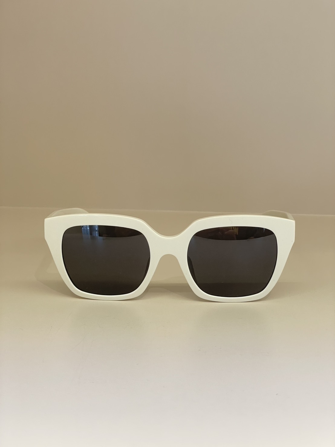 Fi74 Celine 白色198F側邊黑色字母墨鏡