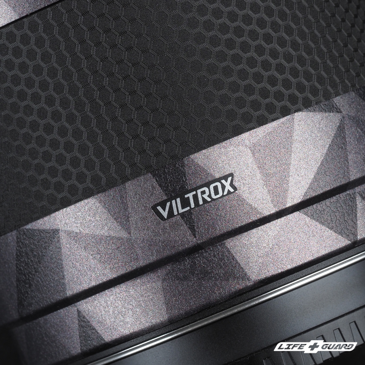 Viltrox AF 56mm F1.7 XF 貼膜展示圖，LIFE+GUARD 稜鏡鈦風格