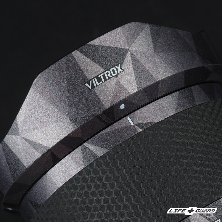 稜鏡鈦貼膜質感特寫，LIFE+GUARD 設計風格