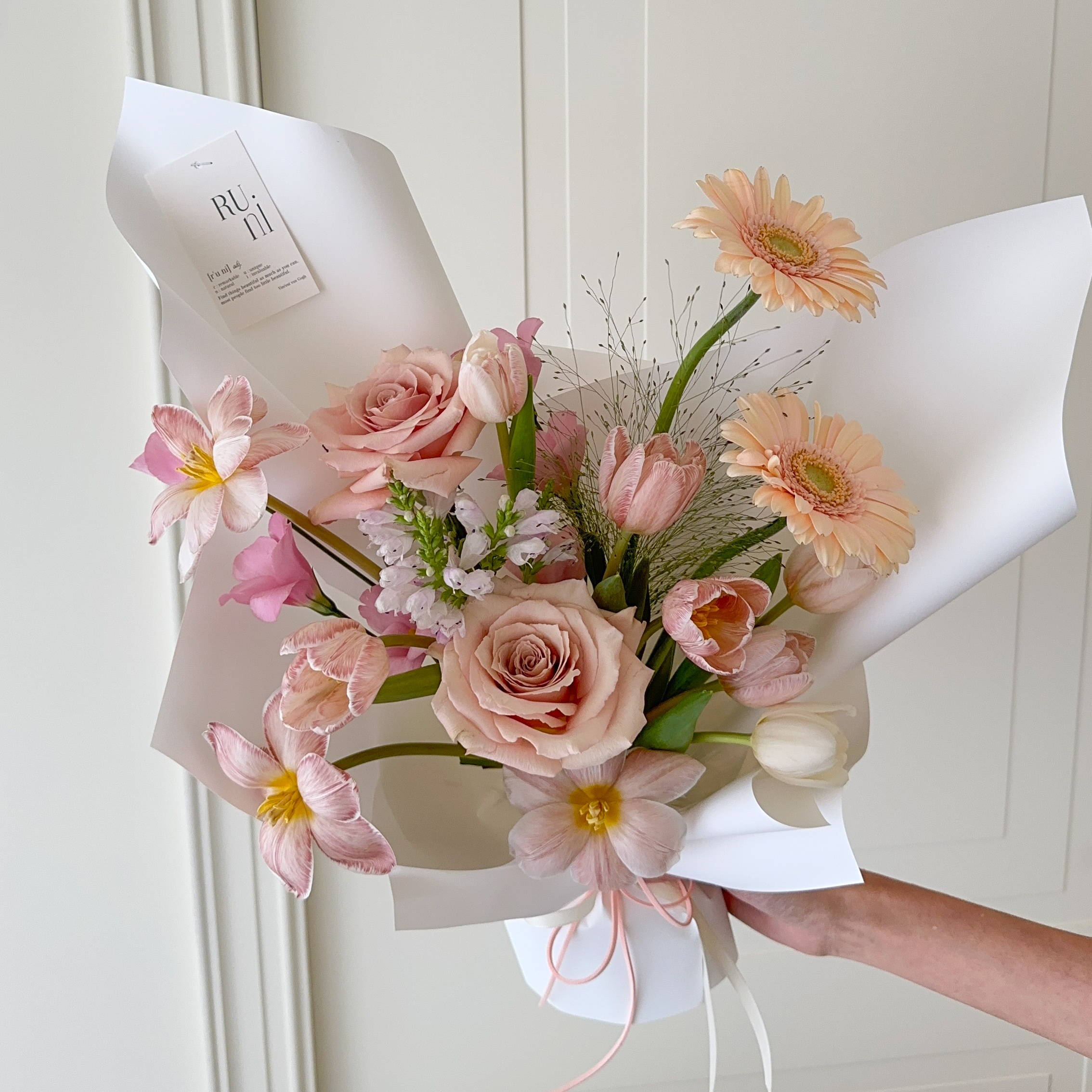 焦糖布朗尼-進口流沙玫瑰鬱金香綜合鮮花花束