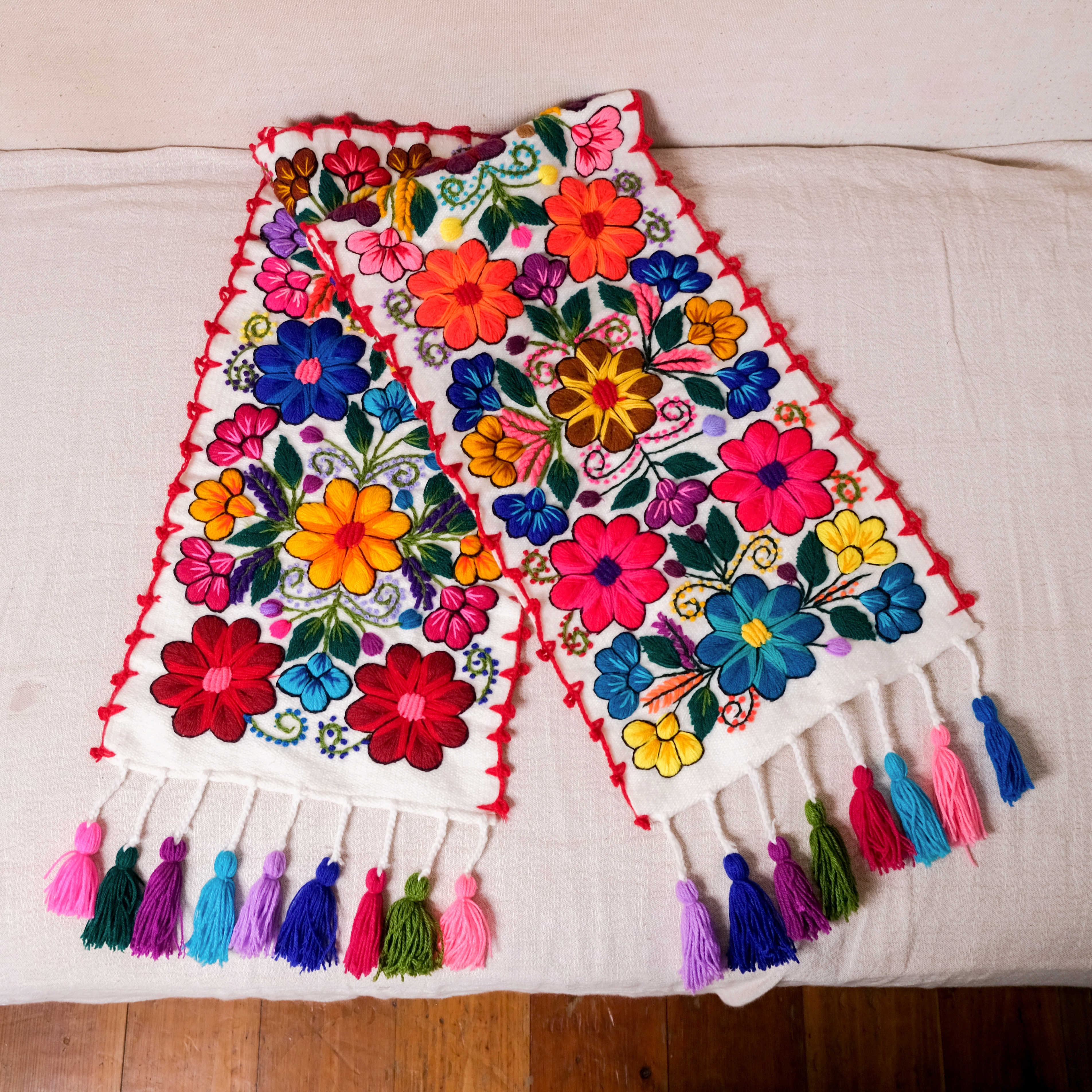 Ayacucho安地斯羊毛刺繡桌巾｜報春｜秘魯