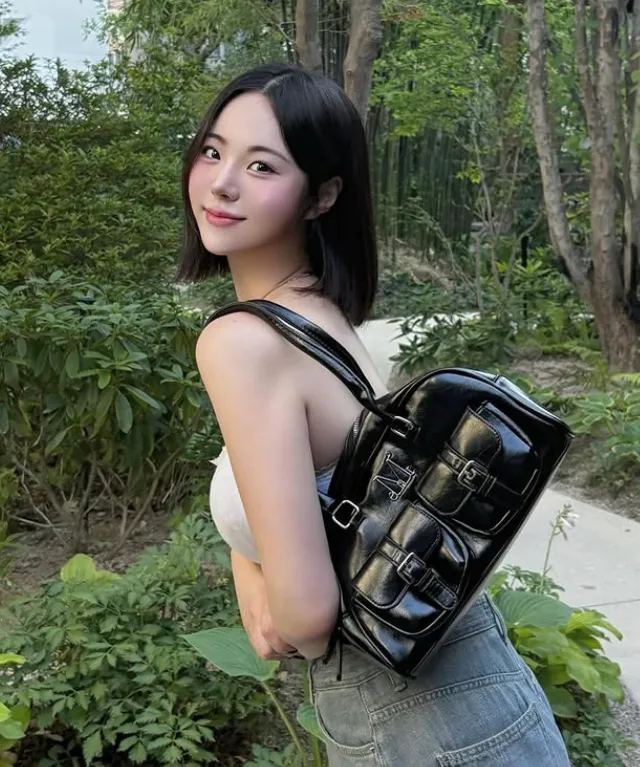 韓國🇰🇷連線 Mucent Belt Pocket Shoulder Bag 皮革保齡球包 肩背包 口袋包 漆皮 /預購