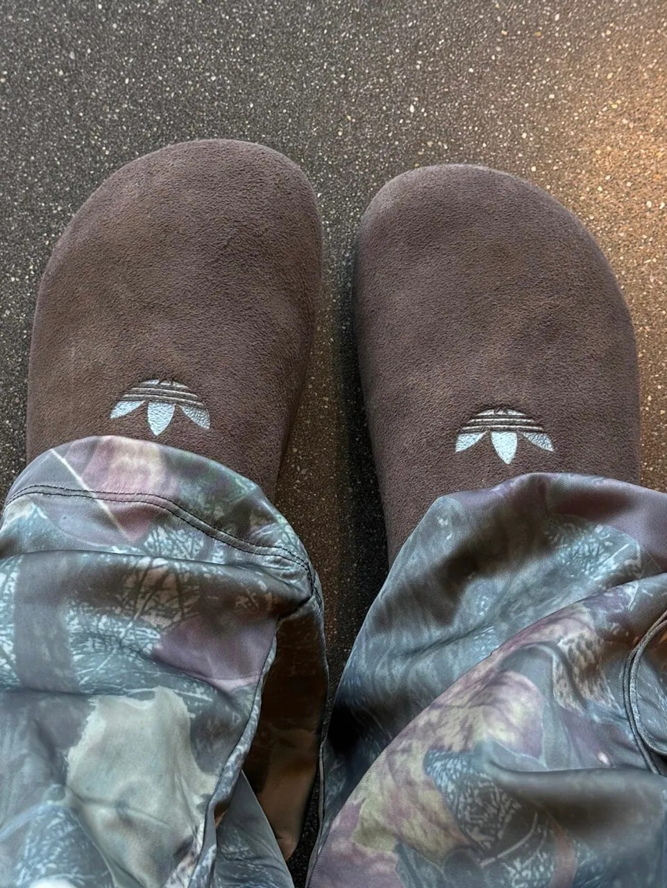 KTQ STORE ‧ Adidas Adimule  麂皮 穆勒鞋 深棕 摩卡 JS0705