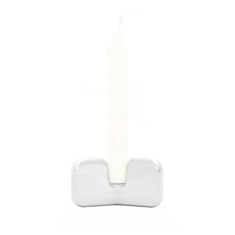 no.30-聚-長燭台,三角底座穩固且極具特色。