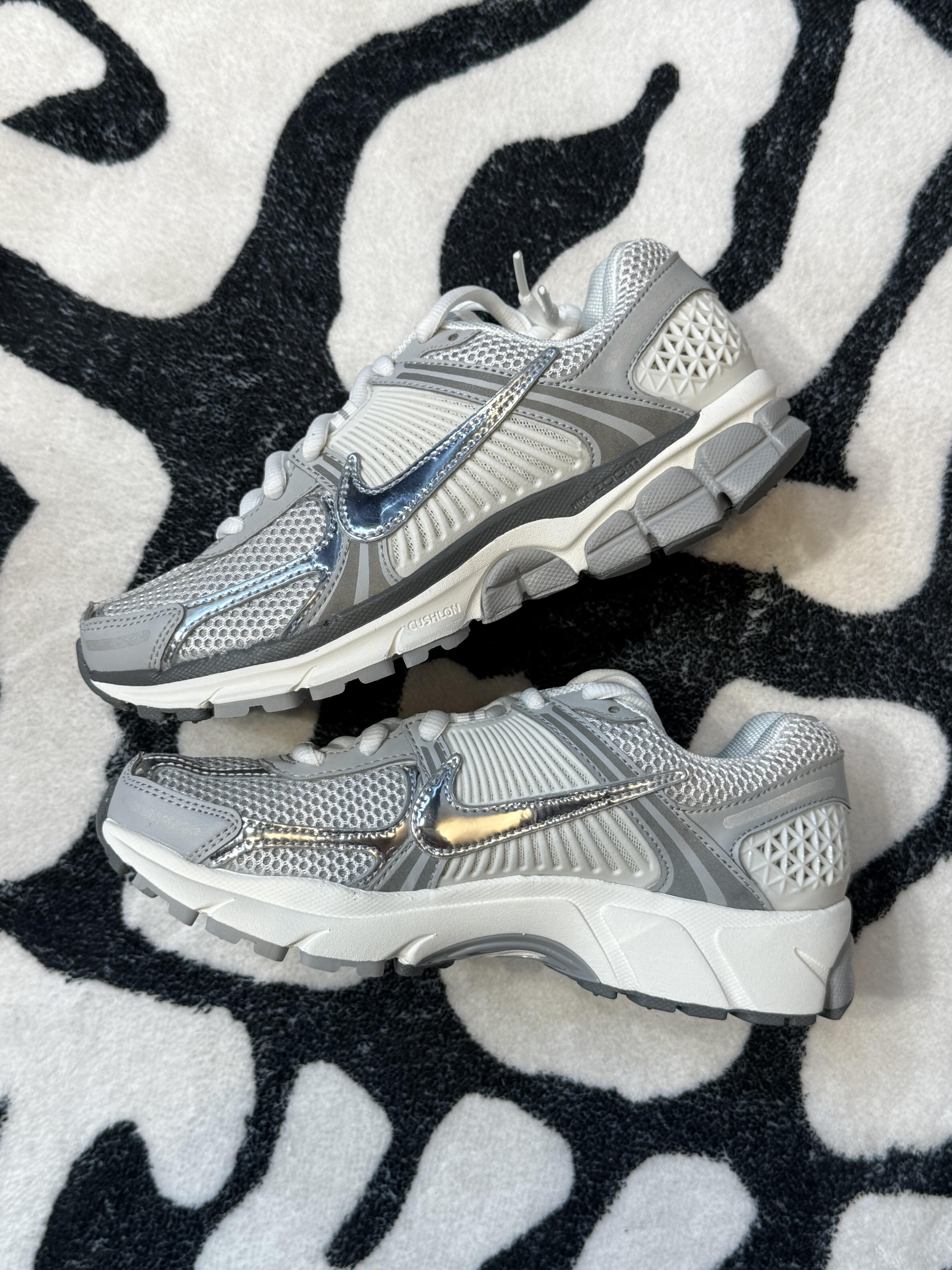 代購-Nike Zoom Vomero 5 銀鉤 男女同款 白銀灰 IM2219-121