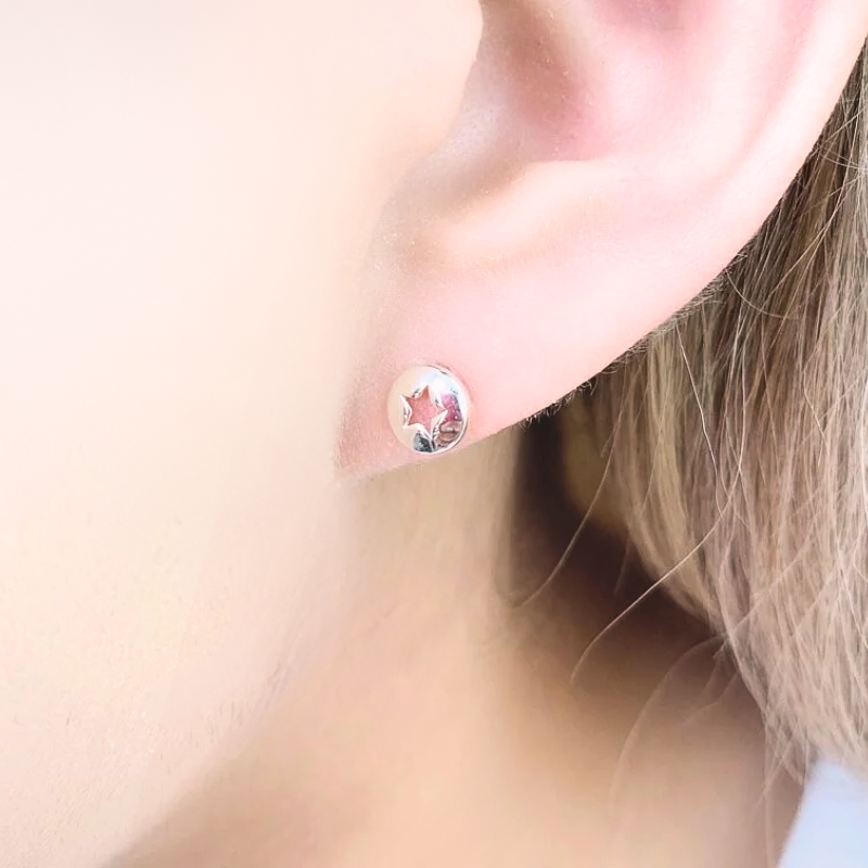 純銀 素面圓弧簍空星星造型鎖珠式耳環(單支價)