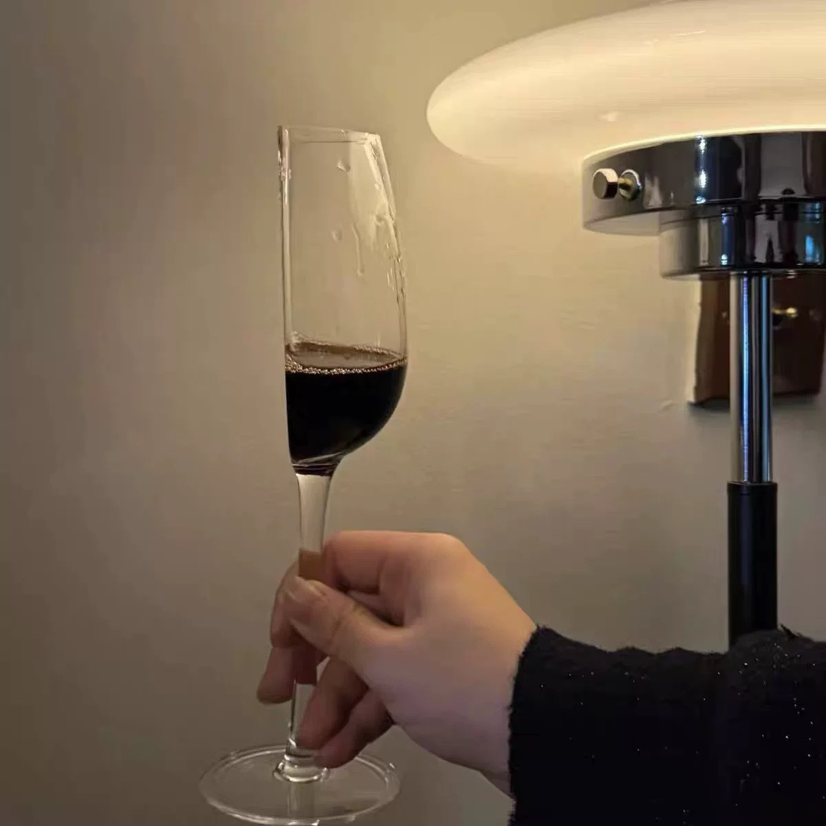 半杯 紅酒 高腳杯