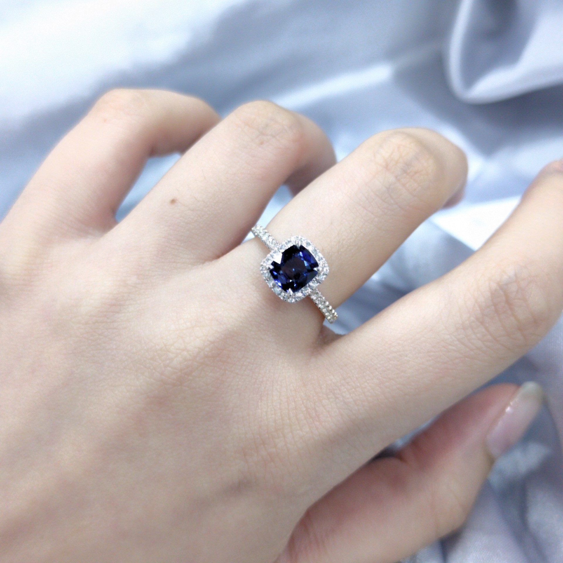 18K White Gold 1.07ct Sapphire and Diamond Ring