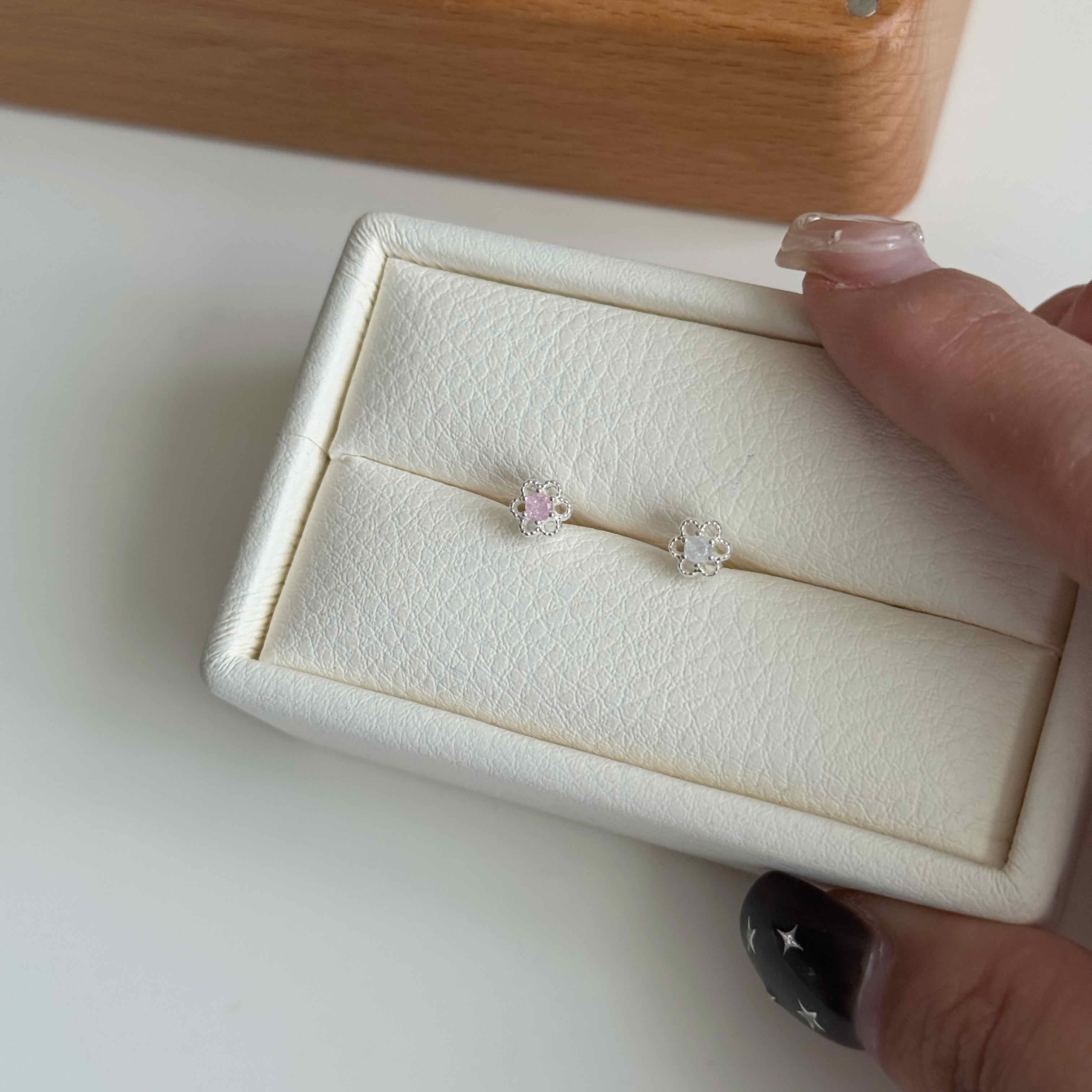 🇰🇷925 silver 粉白鑽小花轉珠耳釘