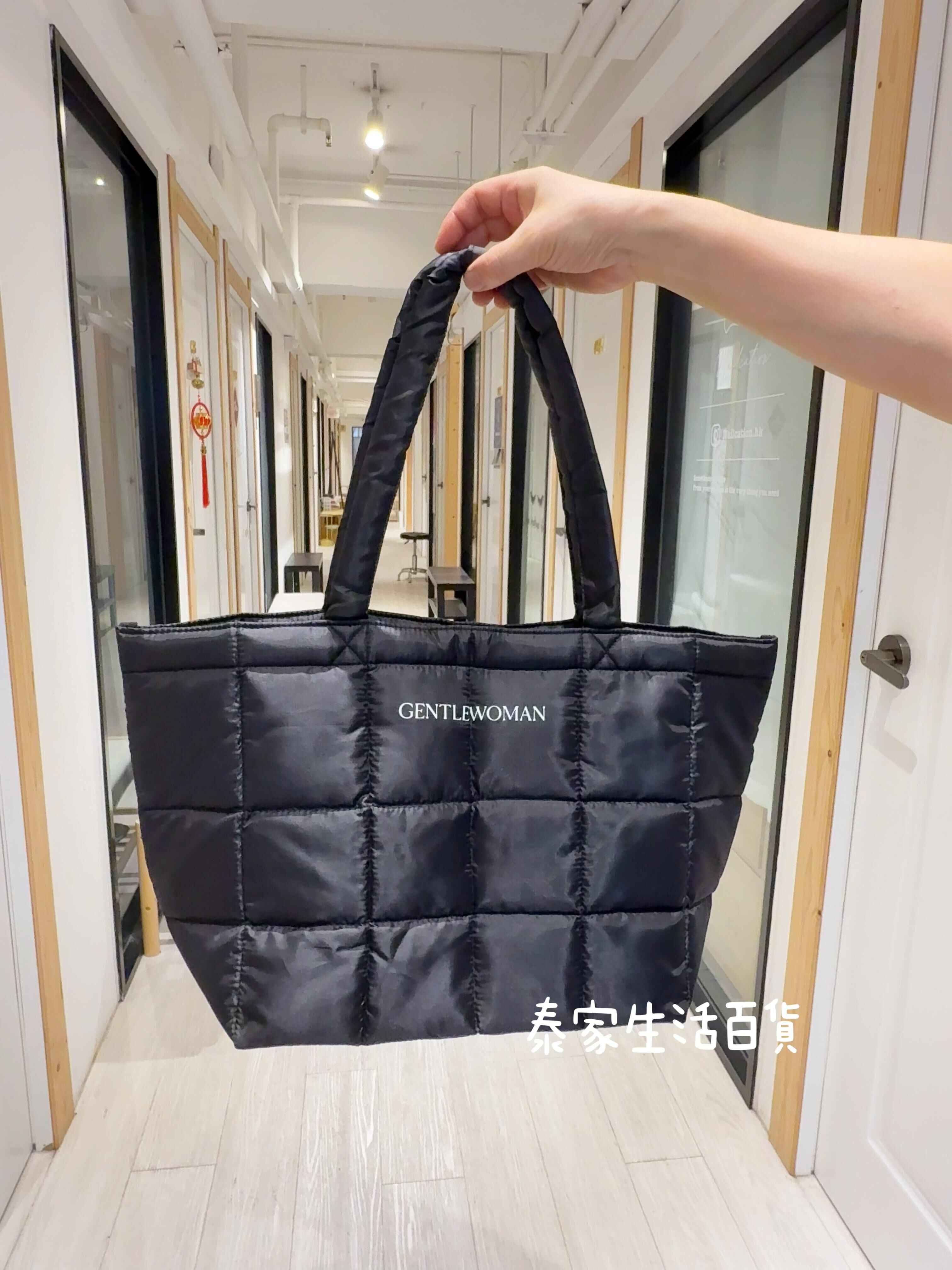 GENTLEWOMAN PUFFER BAG : BLACK
