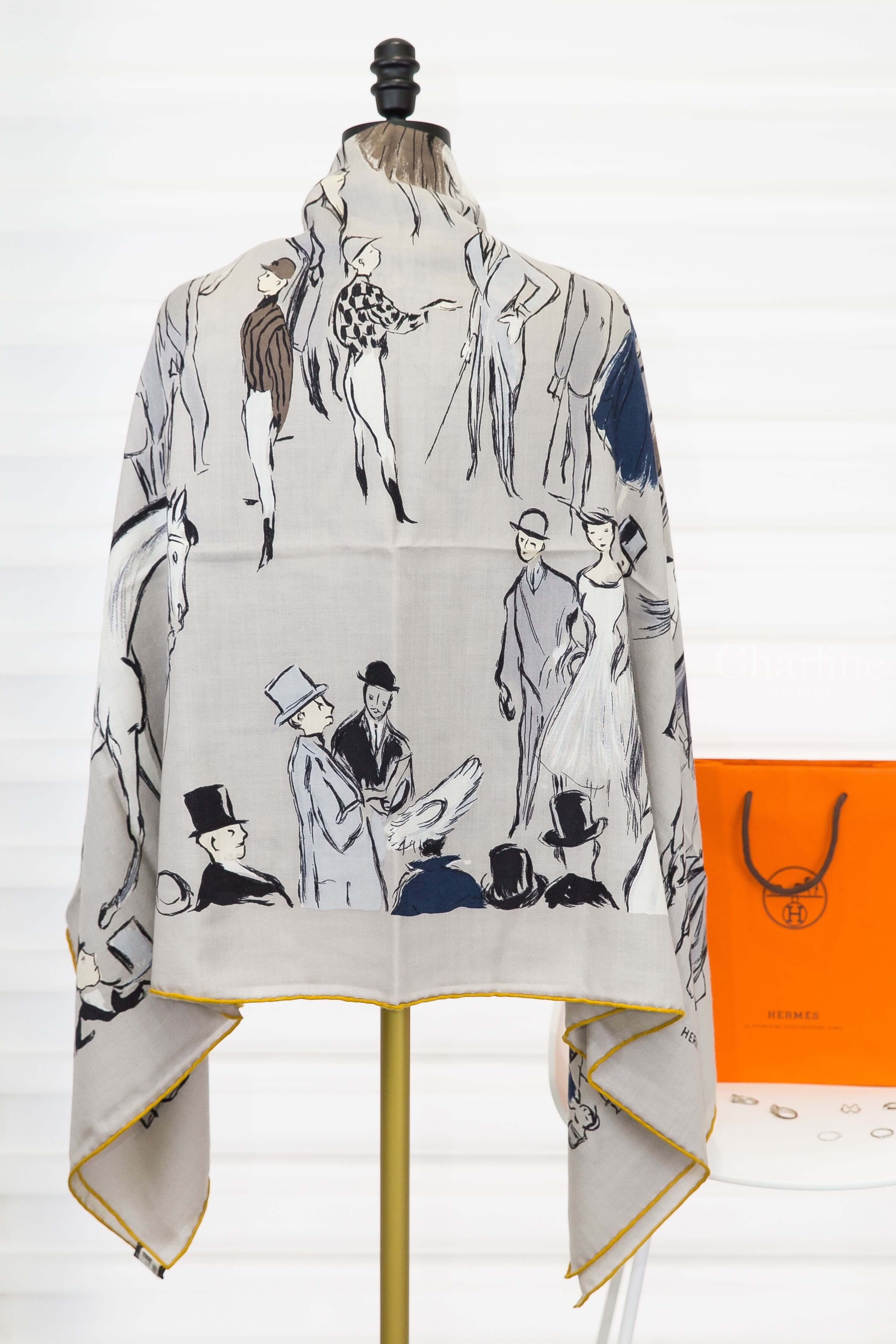 Hermès Paddock Shawl 140 錫器灰/海軍藍/珍珠色手繪人類與馬喀什米爾真絲披肩-Charline Boutique 精品代購