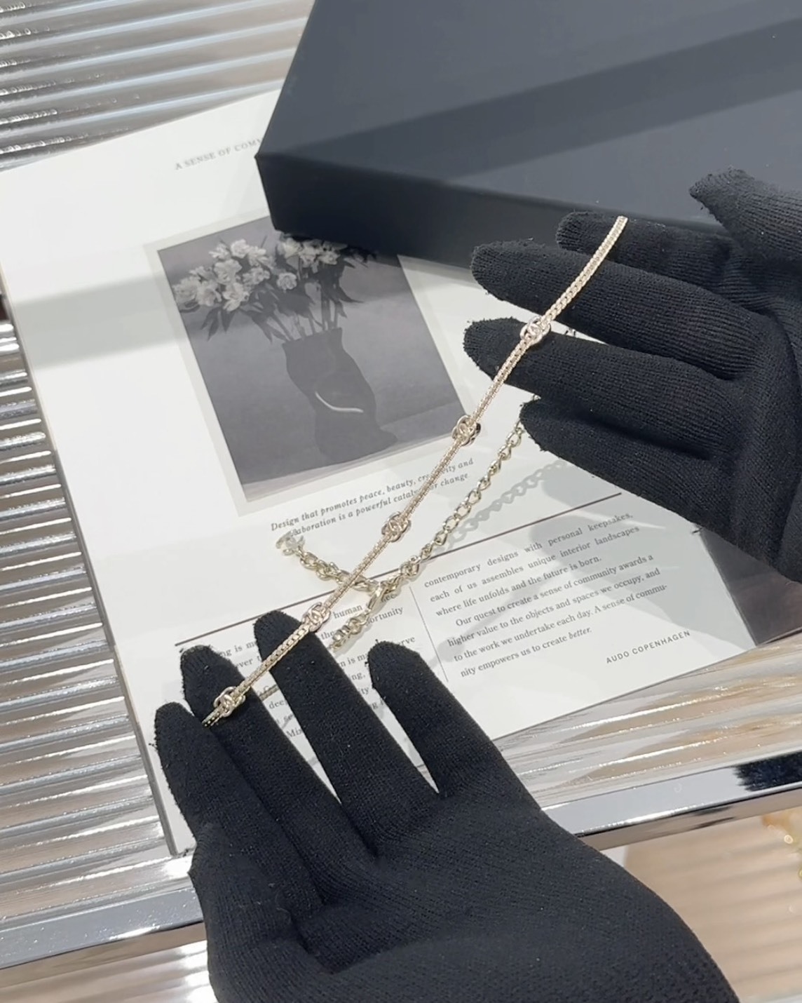 CHANEL｜小LOGO蛇骨項鍊 金五花