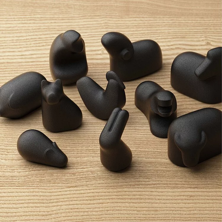 no.30-生肖擺件,鋅合金,深灰色曲型簡化的動物型態。