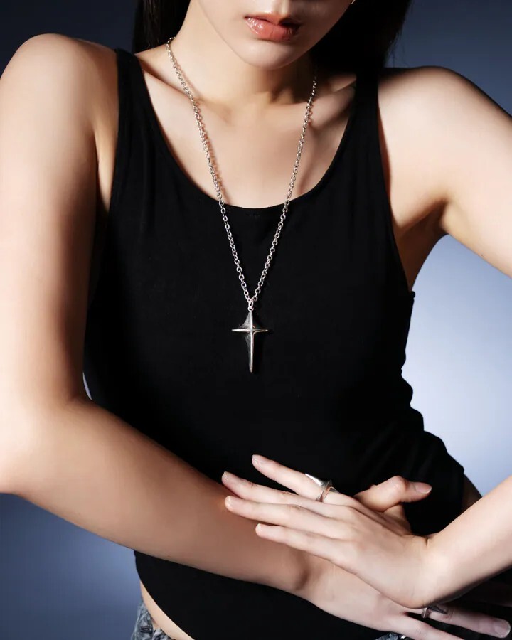 COMA LUCID CROSS NECKLACE Antique Silver