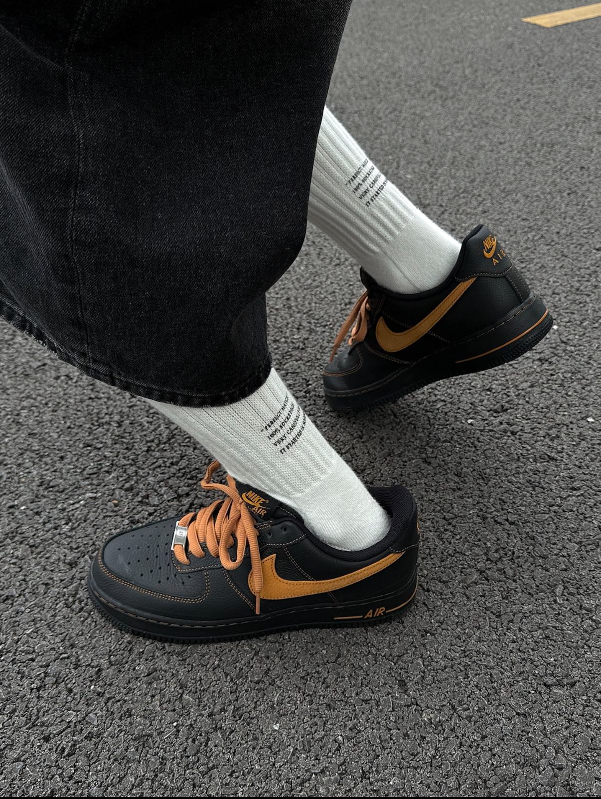 Nike Air Force 1 AF1 黑底橘縫線 黑棕色 全黑 外縫線 荔枝皮 男女款 HQ2037-003/預購