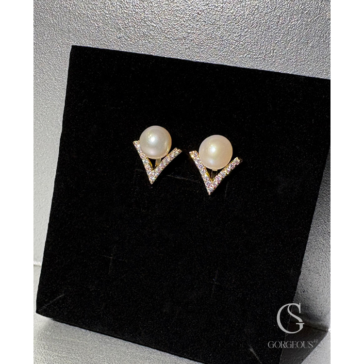 R56 現貨「V鑽珍珠耳夾」