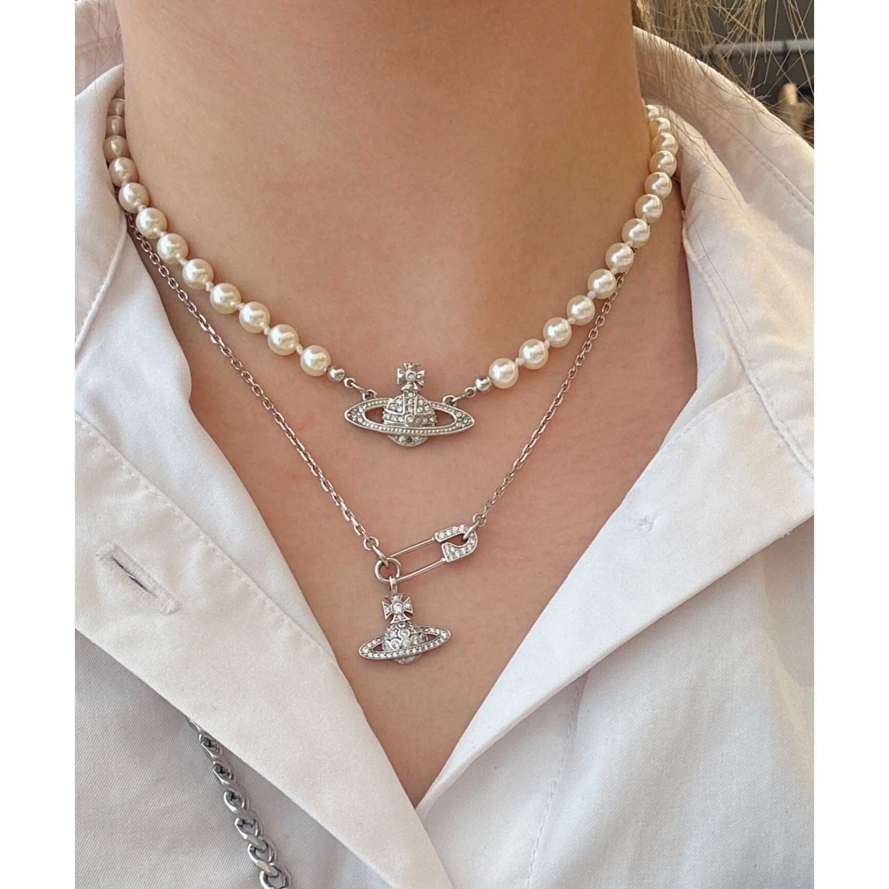 代購-Vivienne Westwood  MINI BAS RELIEF CHOKER  土星吊墜 珍珠項鍊